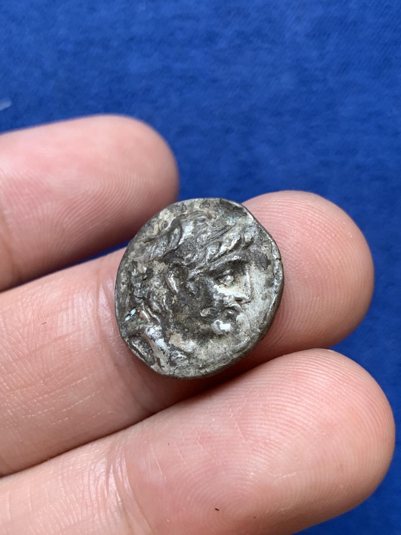 《竞宝斋》第290场- 周日，周一，周二 3场连拍 （全场包邮） 两枚一组 塞琉古帝国安条克七世 1德3.67克和4德15.7克 正面一般背面很漂亮