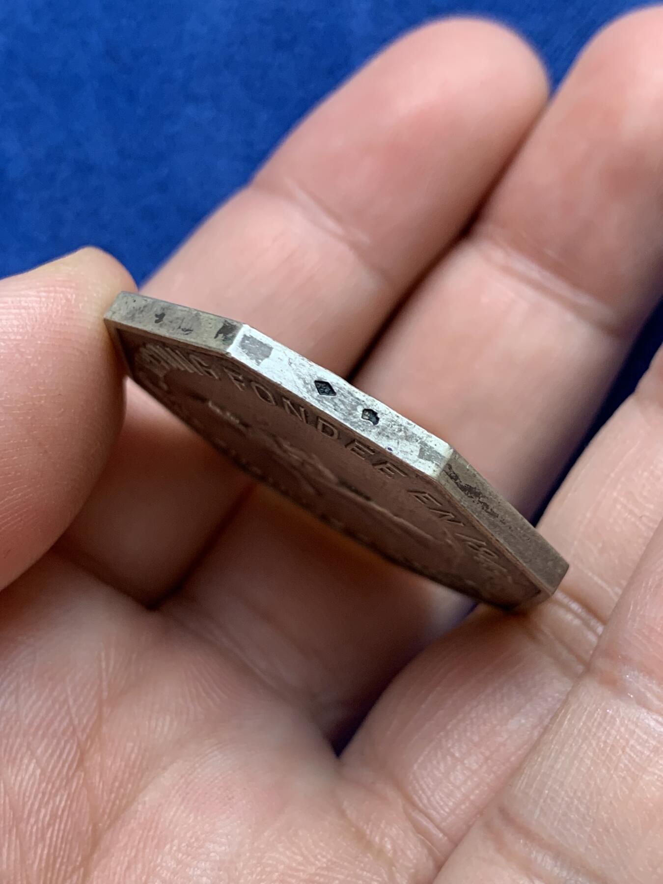 《竞宝斋》第291场- 周日，周一，周二 3场连拍 （全场包邮） 法国八角银质代币，图尔昆储蓄银行，26.28g，35.8mm，菱形野猪头+ARGENT边铭