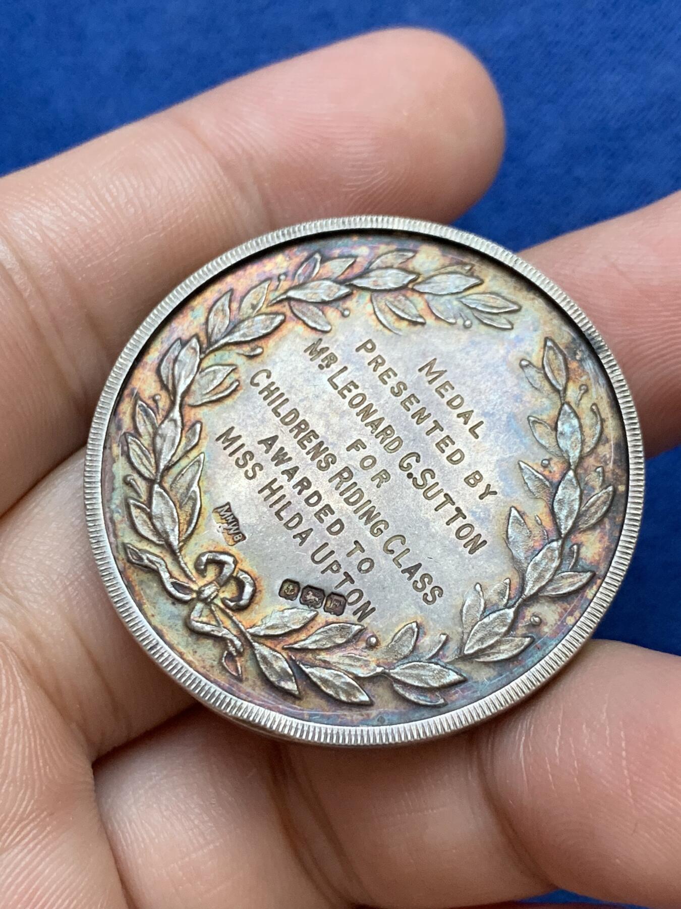 《竞宝斋》第291场- 周日，周一，周二 3场连拍 （全场包邮） 英国皇家郡和哈克尼马术协会，雷丁展览会银章，27.25g，38.3mm