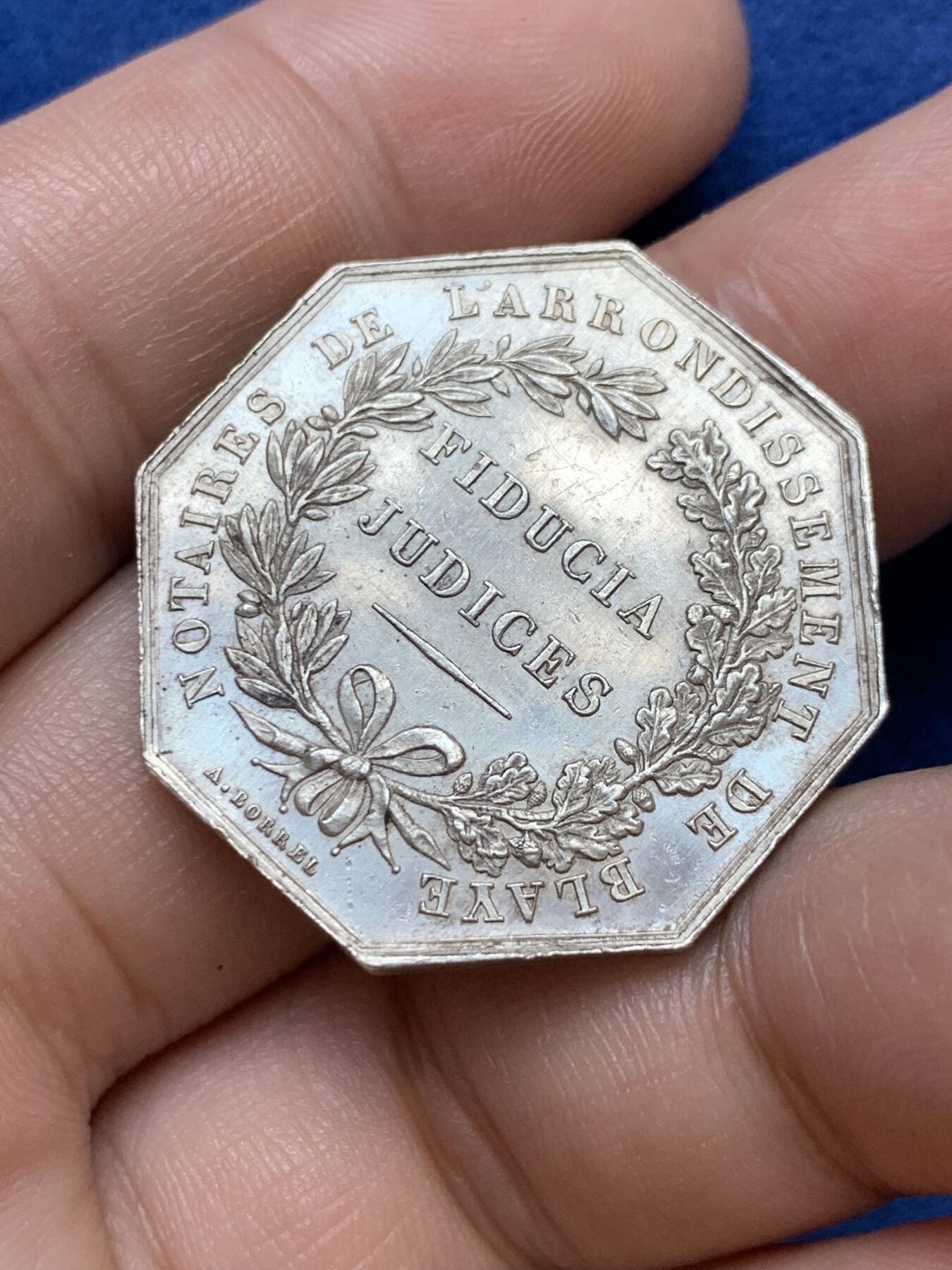 《竞宝斋》第291场- 周日，周一，周二 3场连拍 （全场包邮） 法国八角银质代币，布莱公证人，13.08g，30.8mm，蜜蜂边铭