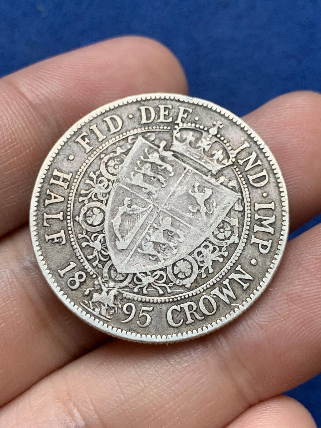 《竞宝斋》第290场- 周日，周一，周二 3场连拍 （全场包邮） 英国1895年维多利亚女王披纱半克朗银币