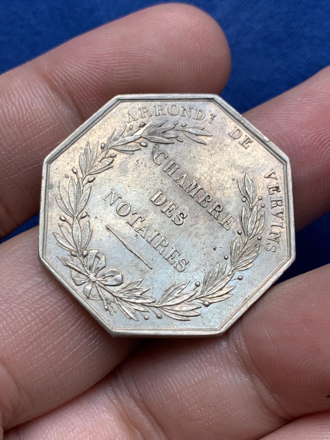 《竞宝斋》第291场- 周日，周一，周二 3场连拍 （全场包邮） 法国韦尔万公证人八角银jeton，31.4mm，12.78克，手指+ARGENT边铭