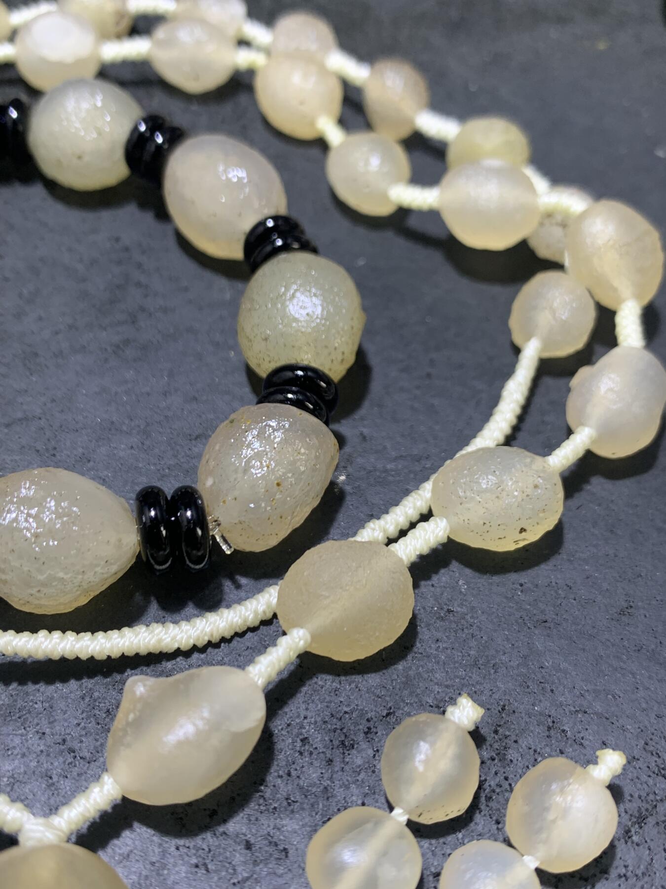 精美天然阿拉善戈壁白玛瑙原石项链加手串一套