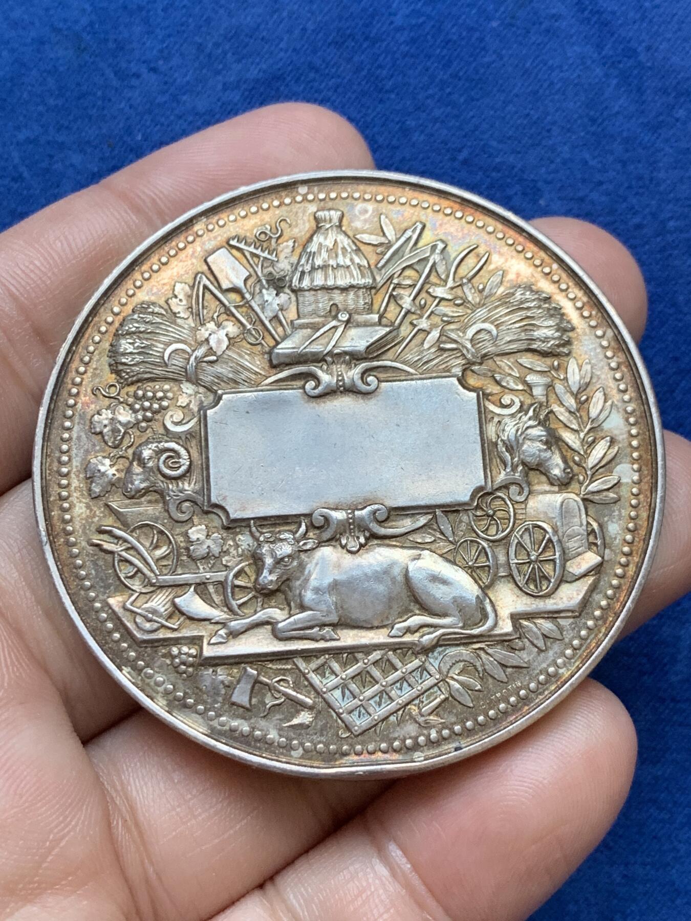 《竞宝斋》第291场- 周日，周一，周二 3场连拍 （全场包邮） 法国农业部大银章，79.24g，55.3mm，丰饶角边铭