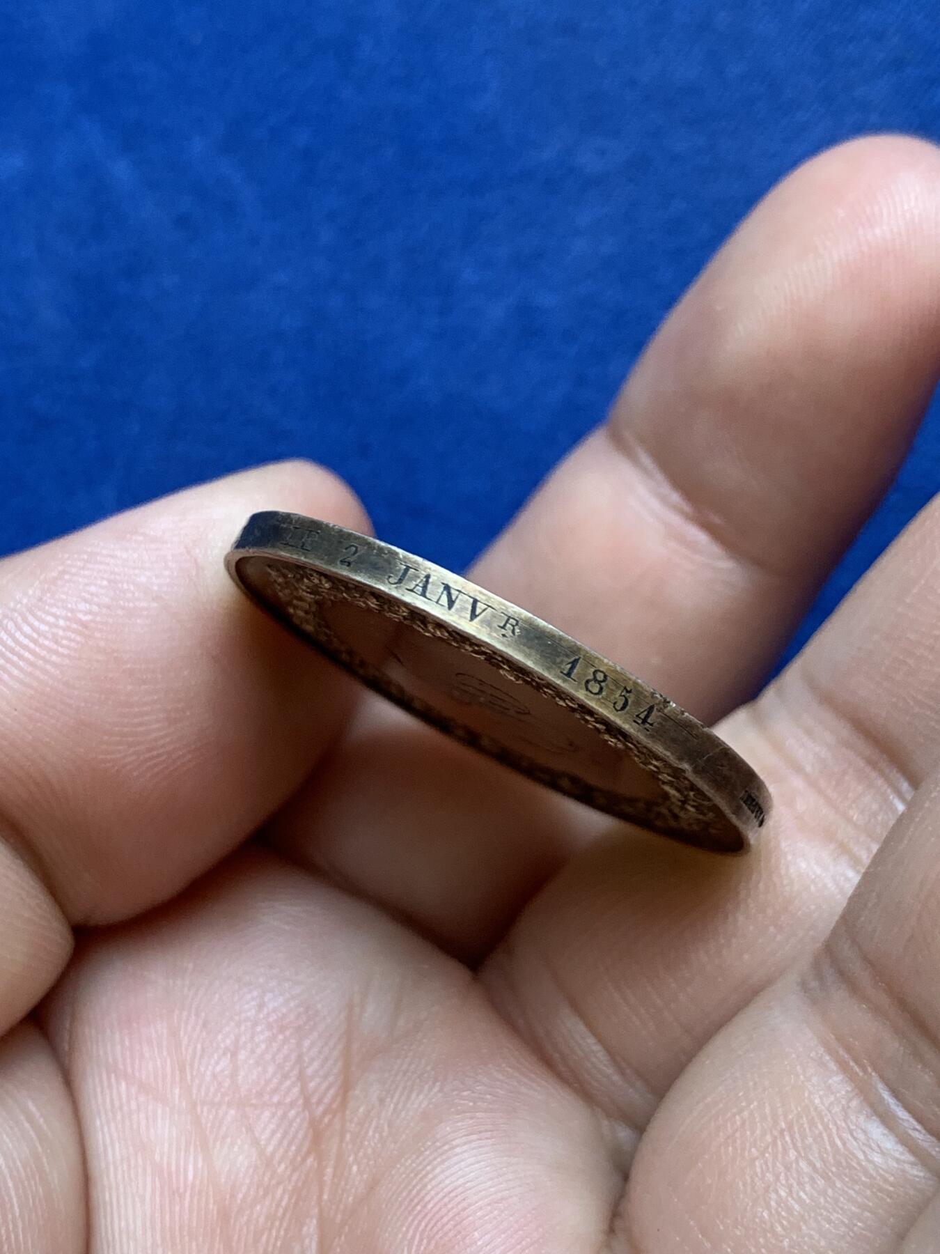 《竞宝斋》第291场- 周日，周一，周二 3场连拍 （全场包邮） 1854年法国婚姻纪念圆型银代币 手指铭 32mm 14.4g