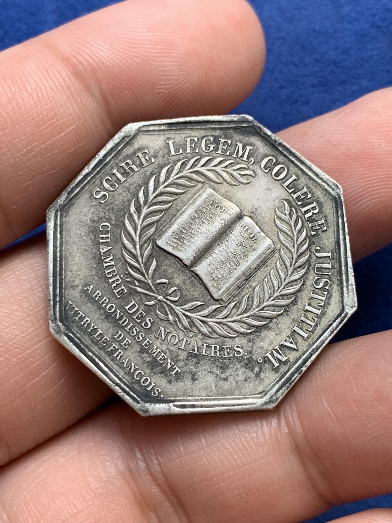 《竞宝斋》第291场- 周日，周一，周二 3场连拍 （全场包邮） 法国弗朗索瓦一世头像维特里勒弗朗索瓦区公证人八角银jeton，32.7mm，18.09克，丰饶角+ARGENT边铭