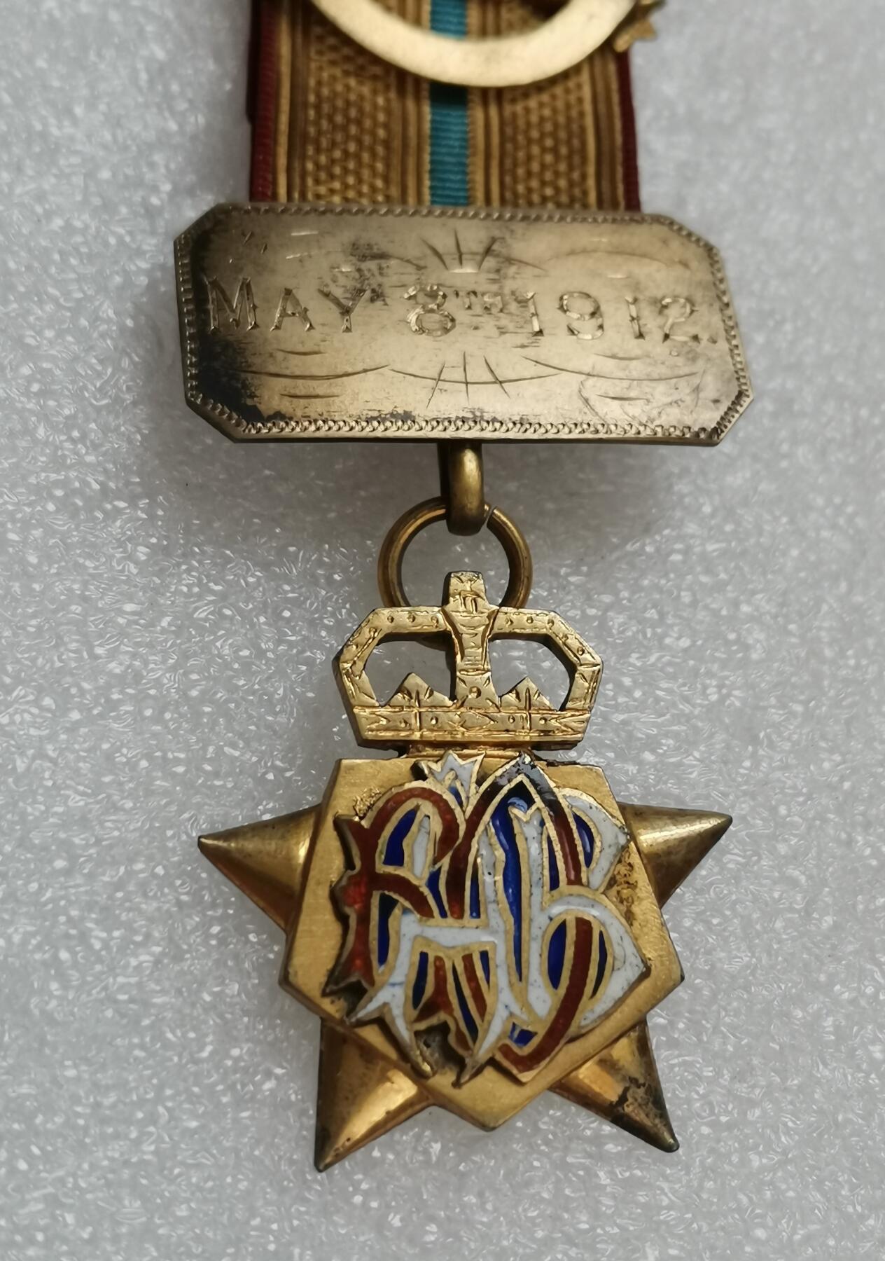 瓶子🏺第151期拍卖会  英国1912年共济会兄弟会银质奖章  25.68克