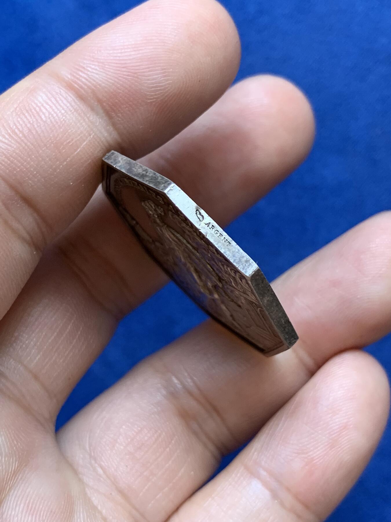 《竞宝斋》第291场- 周日，周一，周二 3场连拍 （全场包邮） 法国巴黎综合保险公司八角银质代币，18.60g，34.3mm，丰饶角边铭