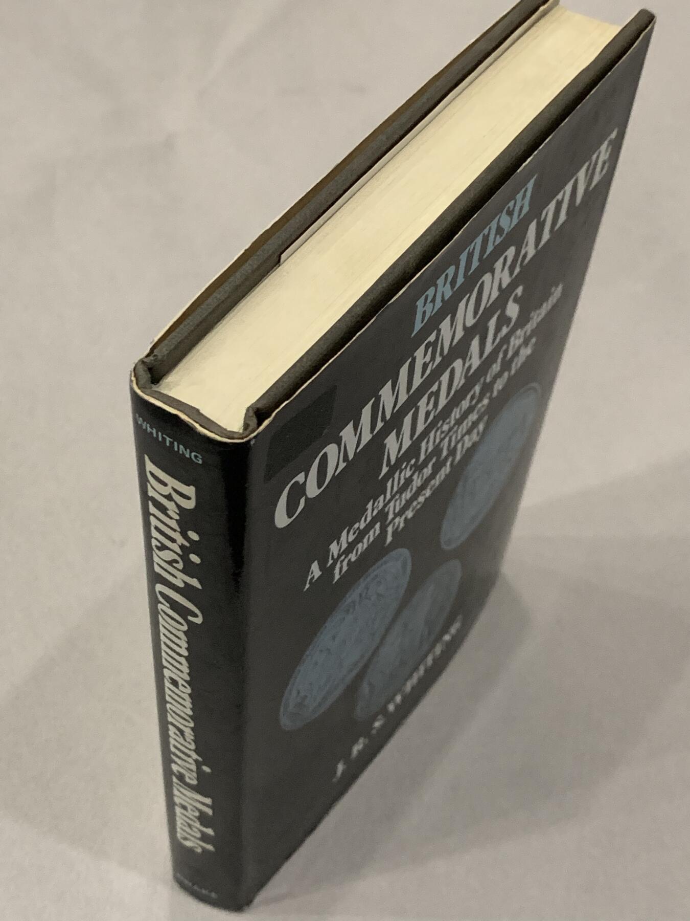 《竞宝斋》第290场- 周日，周一，周二 3场连拍 （全场包邮） 英国奖章目录 从都铎时代到现代的奖章历史 精装版 厚达236页