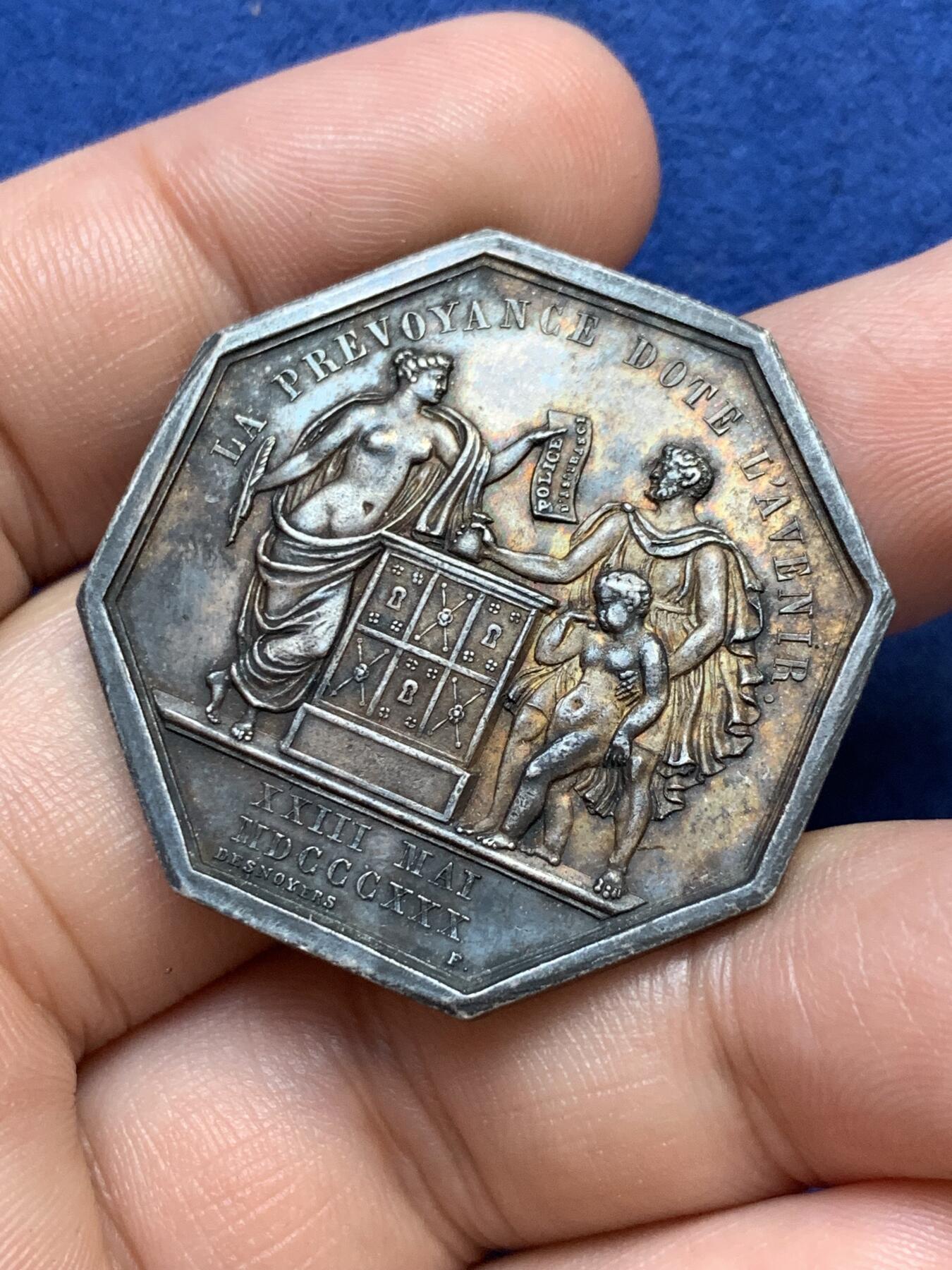 《竞宝斋》第291场- 周日，周一，周二 3场连拍 （全场包邮） 法国八角银章，法国人寿保险公司，19.32g，36mm，蜜蜂边铭