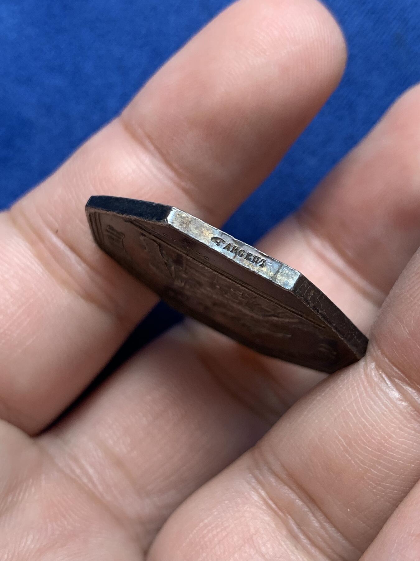 《竞宝斋》第291场- 周日，周一，周二 3场连拍 （全场包邮） 五彩法国墨丘利八角银制代用币 13.33克 30.5mm