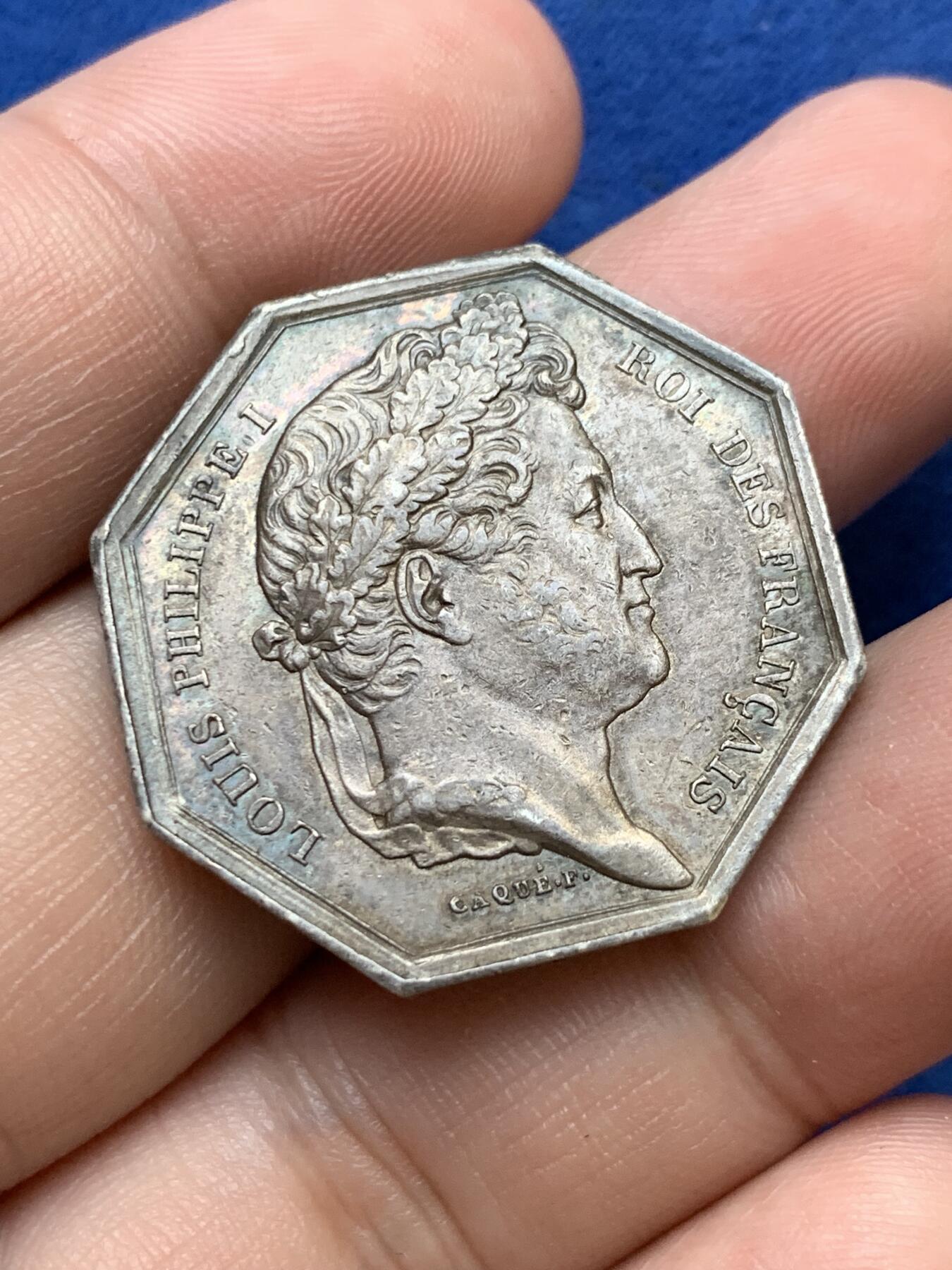 《竞宝斋》第291场- 周日，周一，周二 3场连拍 （全场包邮） 法国菲利普一世皇家医学院八角银章 原味包浆 14.3g 神灯边铭