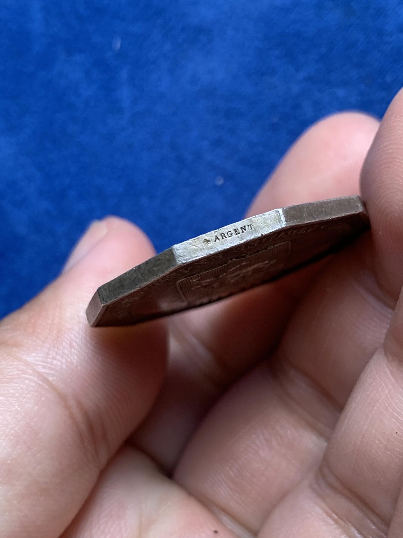 《竞宝斋》第291场- 周日，周一，周二 3场连拍 （全场包邮） 法国1822里昂储蓄银行八角银代币 33mm 16.2g 早期蜜蜂边铭 五彩包浆