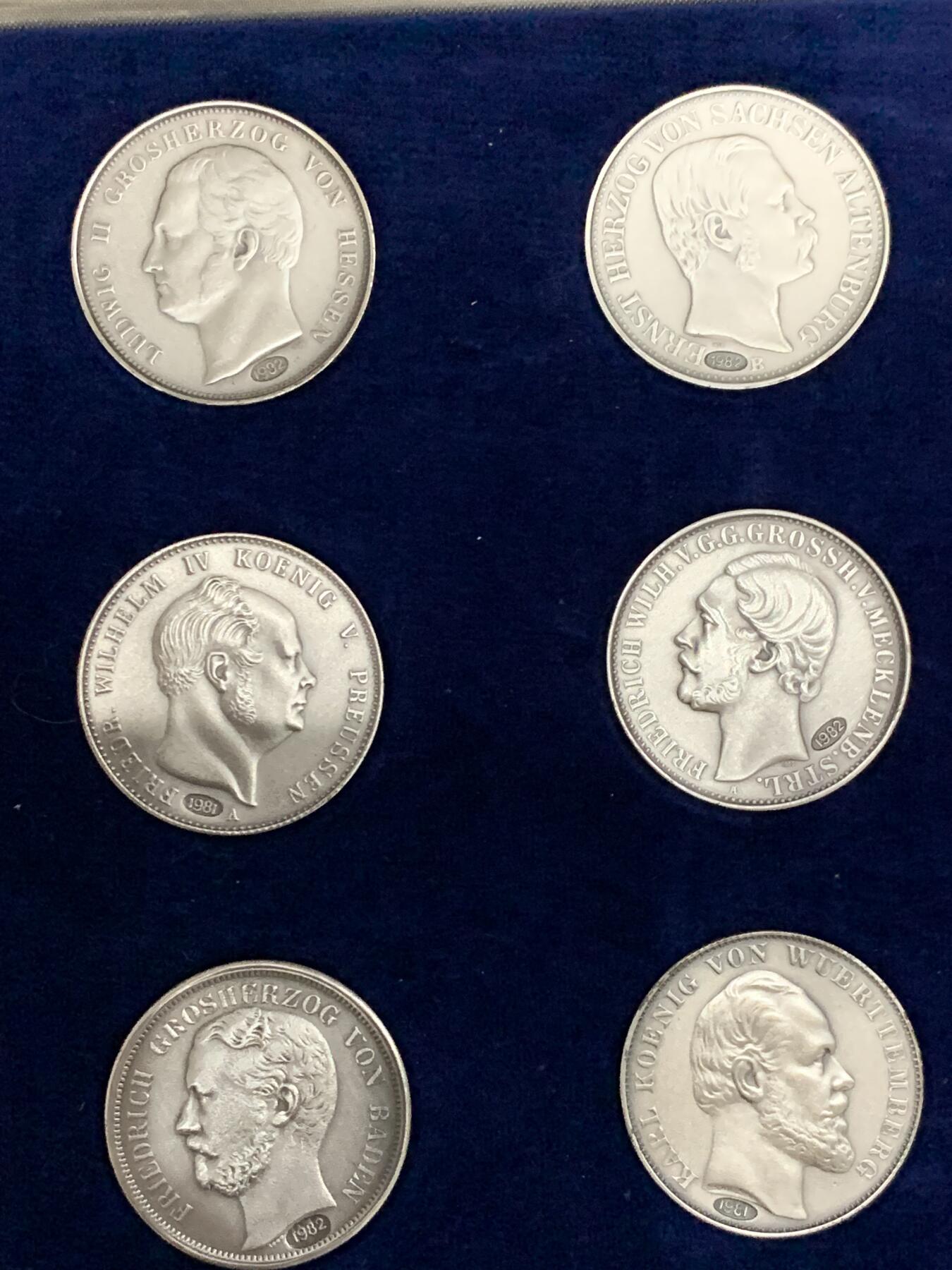 《竞宝斋》第290场- 周日，周一，周二 3场连拍 （全场包邮） 德国1982年复刻版999纯银磨砂泰勒全集带证书配实木盒 单枚重量11.9克左右*12