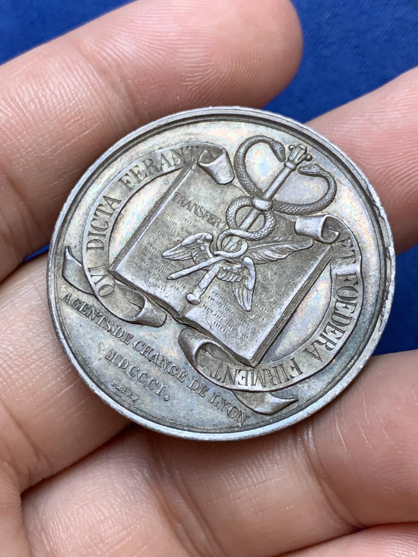 《竞宝斋》第291场- 周日，周一，周二 3场连拍 （全场包邮） 法国银质jeton，里昂经纪人，21.61g，35.6mm，手指边铭