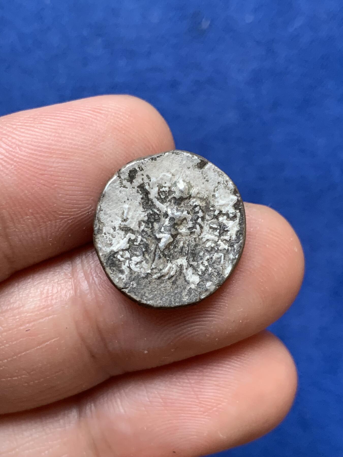 《竞宝斋》第290场- 周日，周一，周二 3场连拍 （全场包邮） 两枚一组 塞琉古帝国安条克七世 1德3.67克和4德15.7克 正面一般背面很漂亮