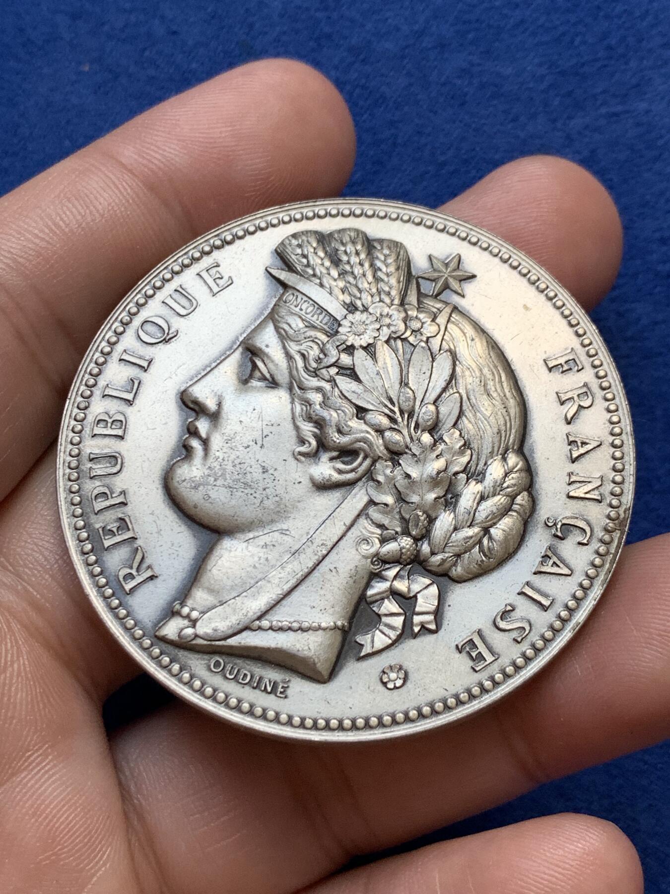 《竞宝斋》第291场- 周日，周一，周二 3场连拍 （全场包邮） 法国银章，农业互助保险，采用谷物女神5法郎的玛丽安娜形象，64.95g，50.4mm，丰饶角1ARGENT边铭