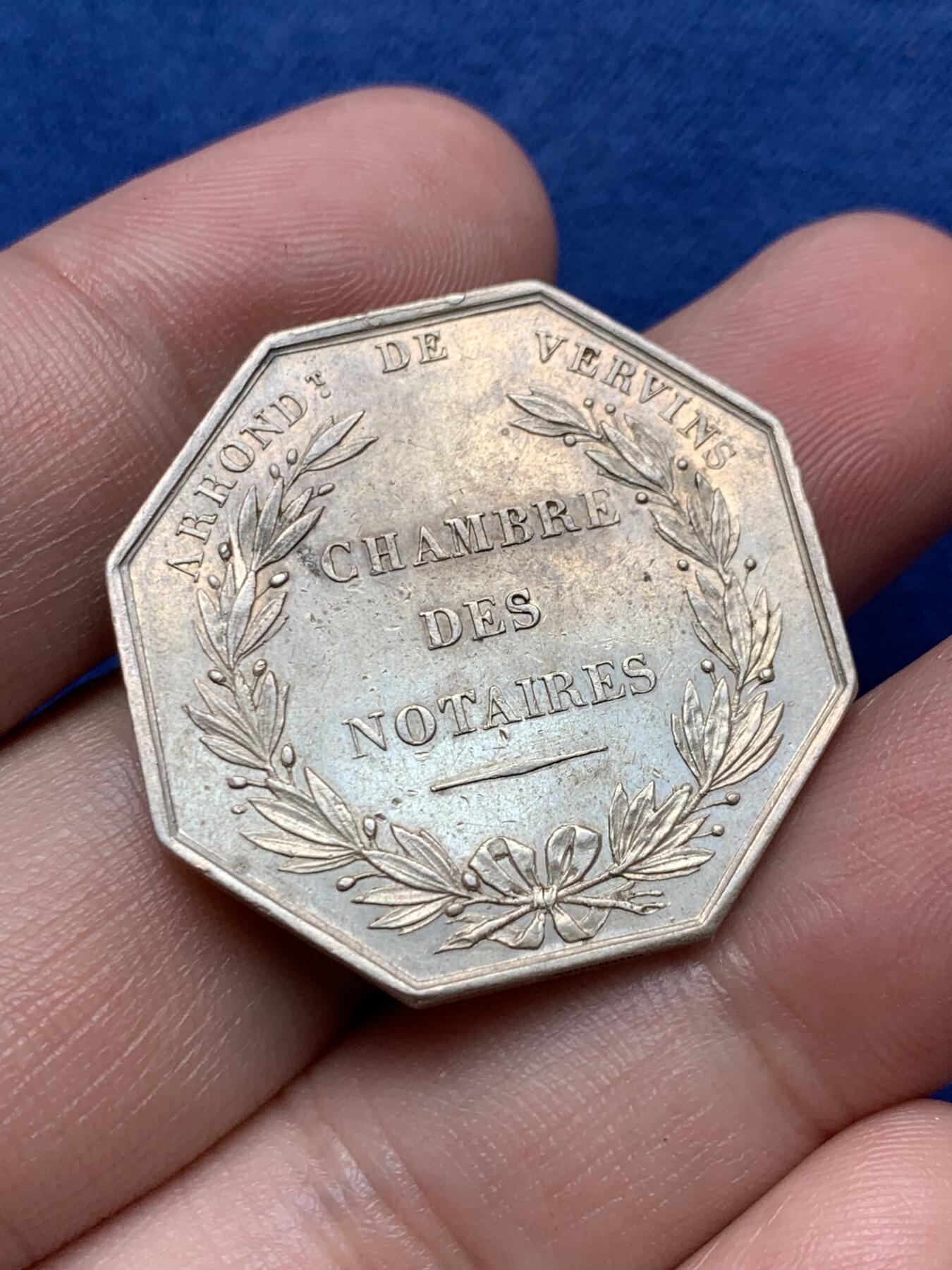 《竞宝斋》第291场- 周日，周一，周二 3场连拍 （全场包邮） 法国韦尔万公证人八角银jeton，31.4mm，12.78克，手指+ARGENT边铭