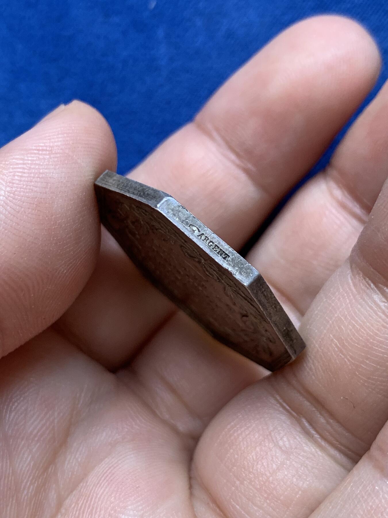 《竞宝斋》第291场- 周日，周一，周二 3场连拍 （全场包邮） 法国特鲁瓦法令协会八角银质代币，13.51g，30.5mm，手指边铭