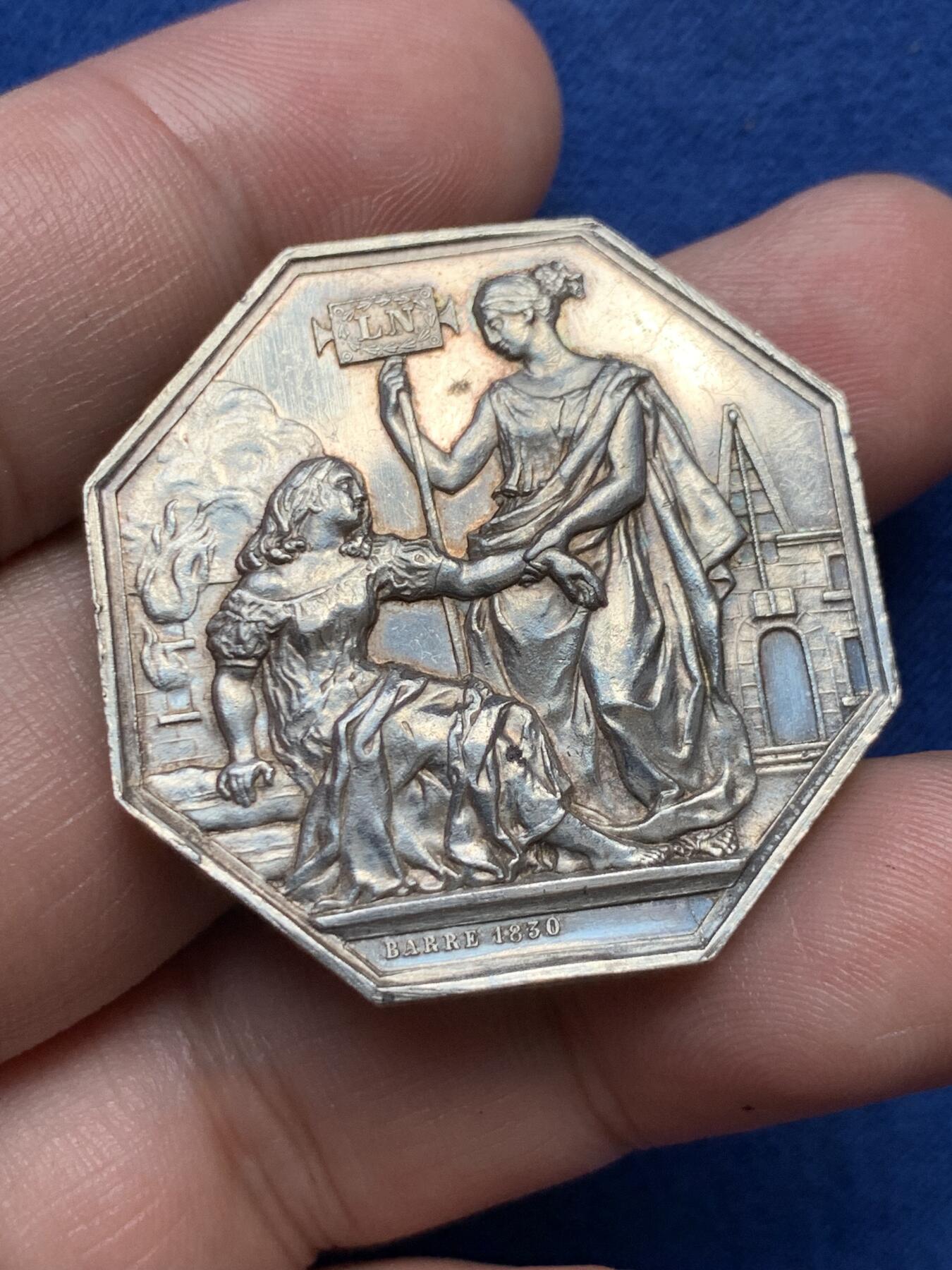 《竞宝斋》第291场- 周日，周一，周二 3场连拍 （全场包邮） 法国八角银章，火灾保险公司，19.88g，36.2mm，蜜蜂边铭