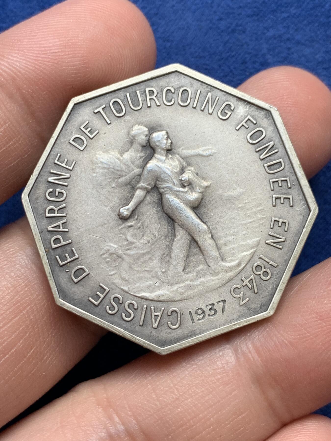 《竞宝斋》第291场- 周日，周一，周二 3场连拍 （全场包邮） 法国八角银质代币，图尔昆储蓄银行，26.28g，35.8mm，菱形野猪头+ARGENT边铭