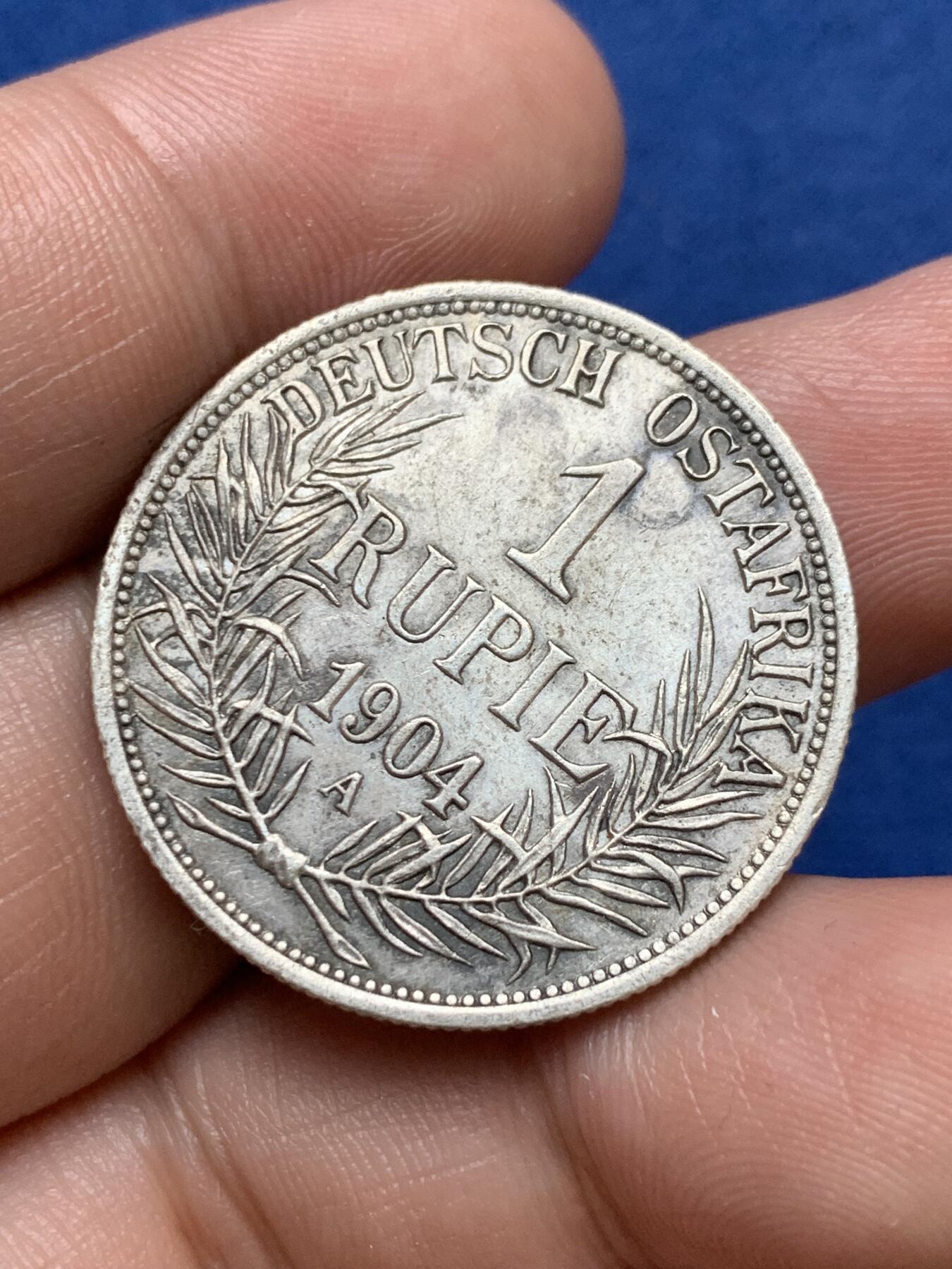 《竞宝斋》第290场- 周日，周一，周二 3场连拍 （全场包邮） 德属东非1904年A版威廉二世1卢比银币