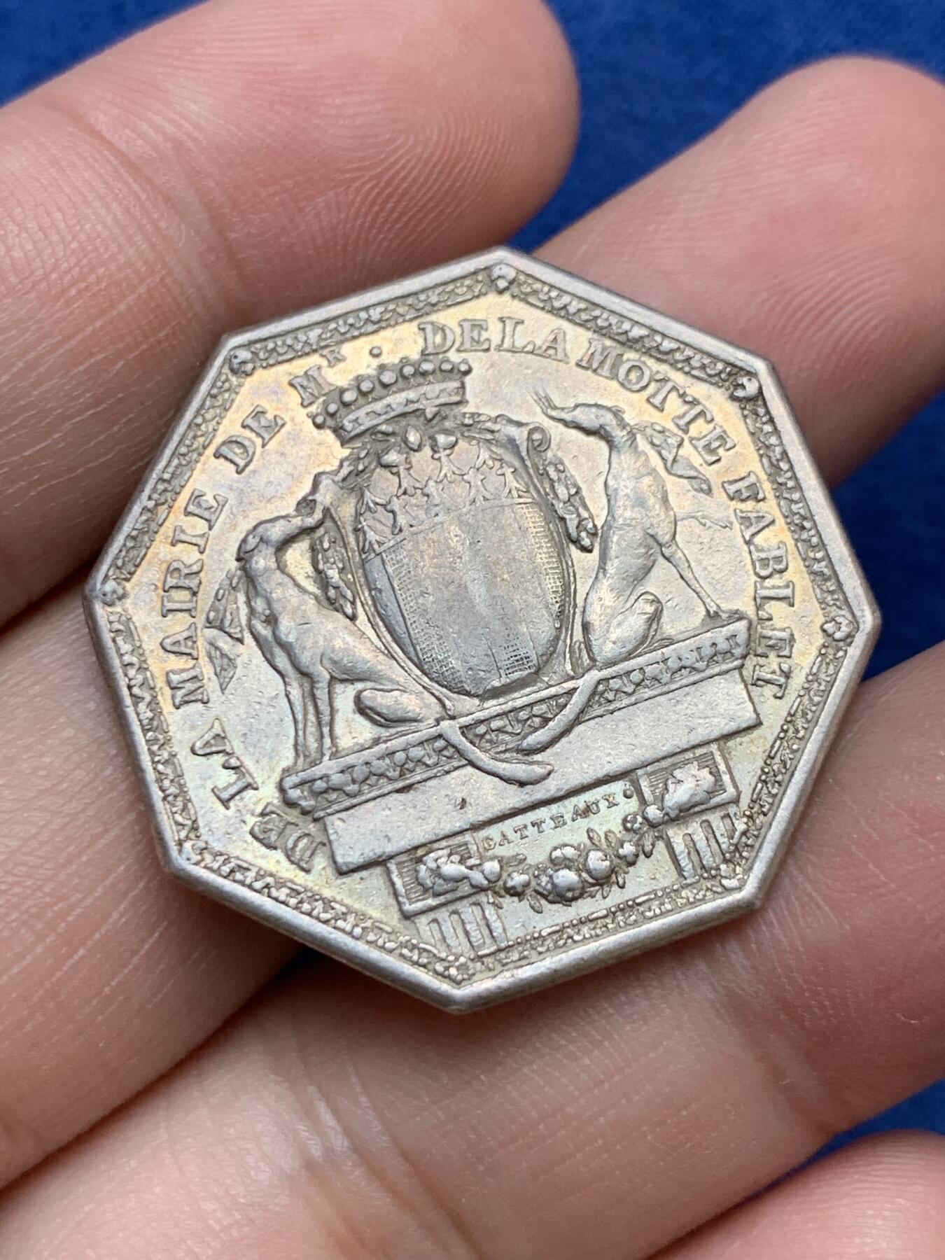 《竞宝斋》第291场- 周日，周一，周二 3场连拍 （全场包邮） 法国布列塔尼雷恩市市长盾徽八角银质代币，13.76g，32.2mm，早期无边铭