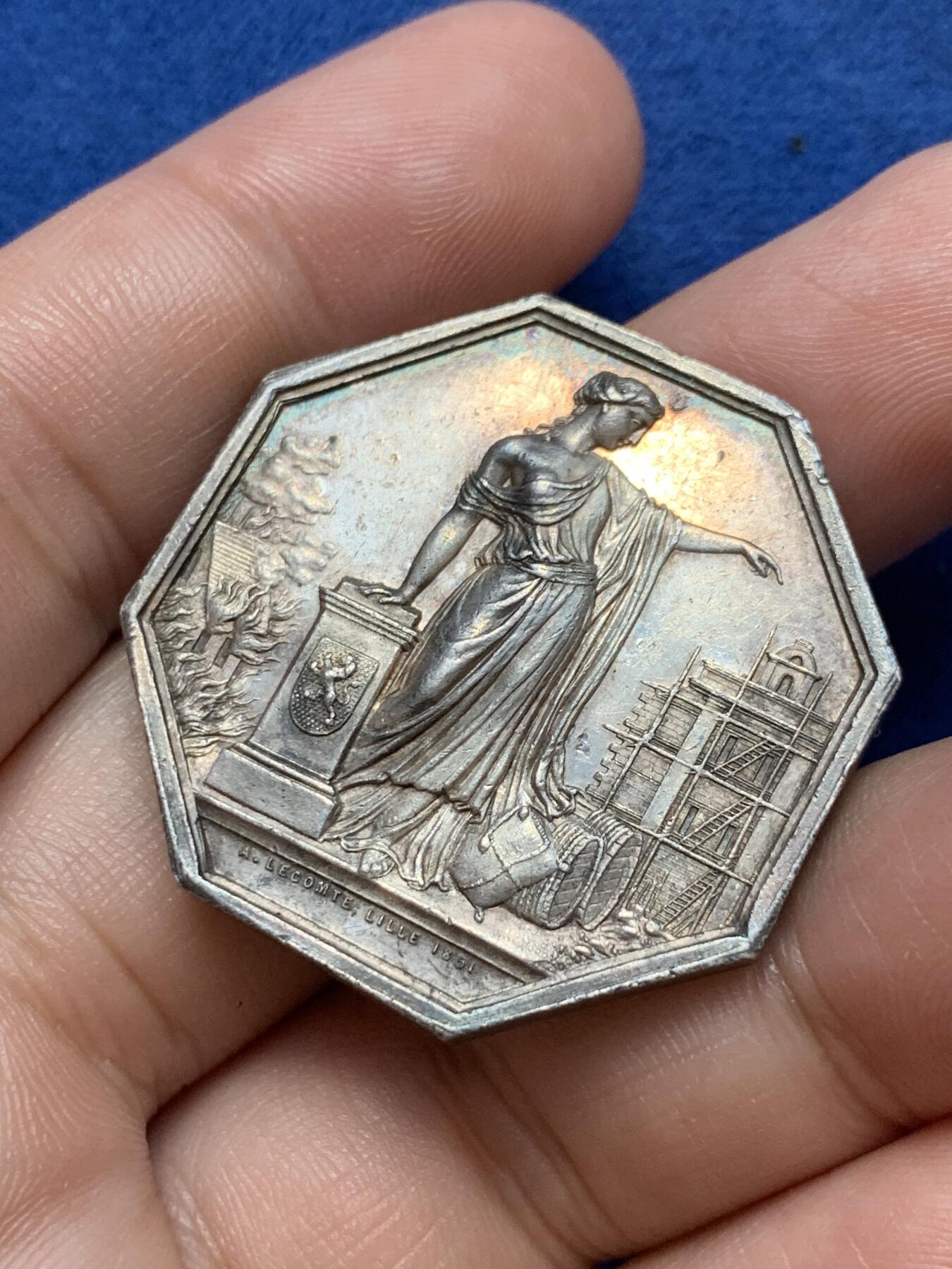 《竞宝斋》第291场- 周日，周一，周二 3场连拍 （全场包邮） 法国北部火灾保险公司八角银质代币，21.45g，35.2mm，手指边铭，高浮雕