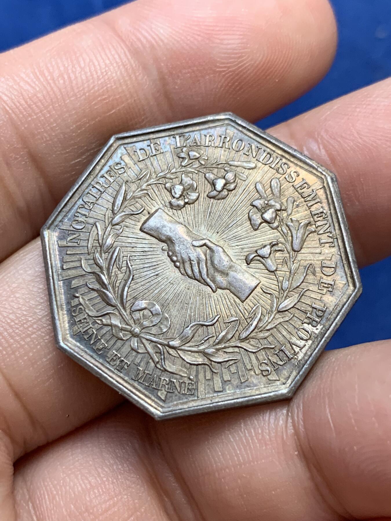 《竞宝斋》第291场- 周日，周一，周二 3场连拍 （全场包邮） 法国普罗旺斯公证人八角银质代币，12.05g，30.5mm，油灯边铭