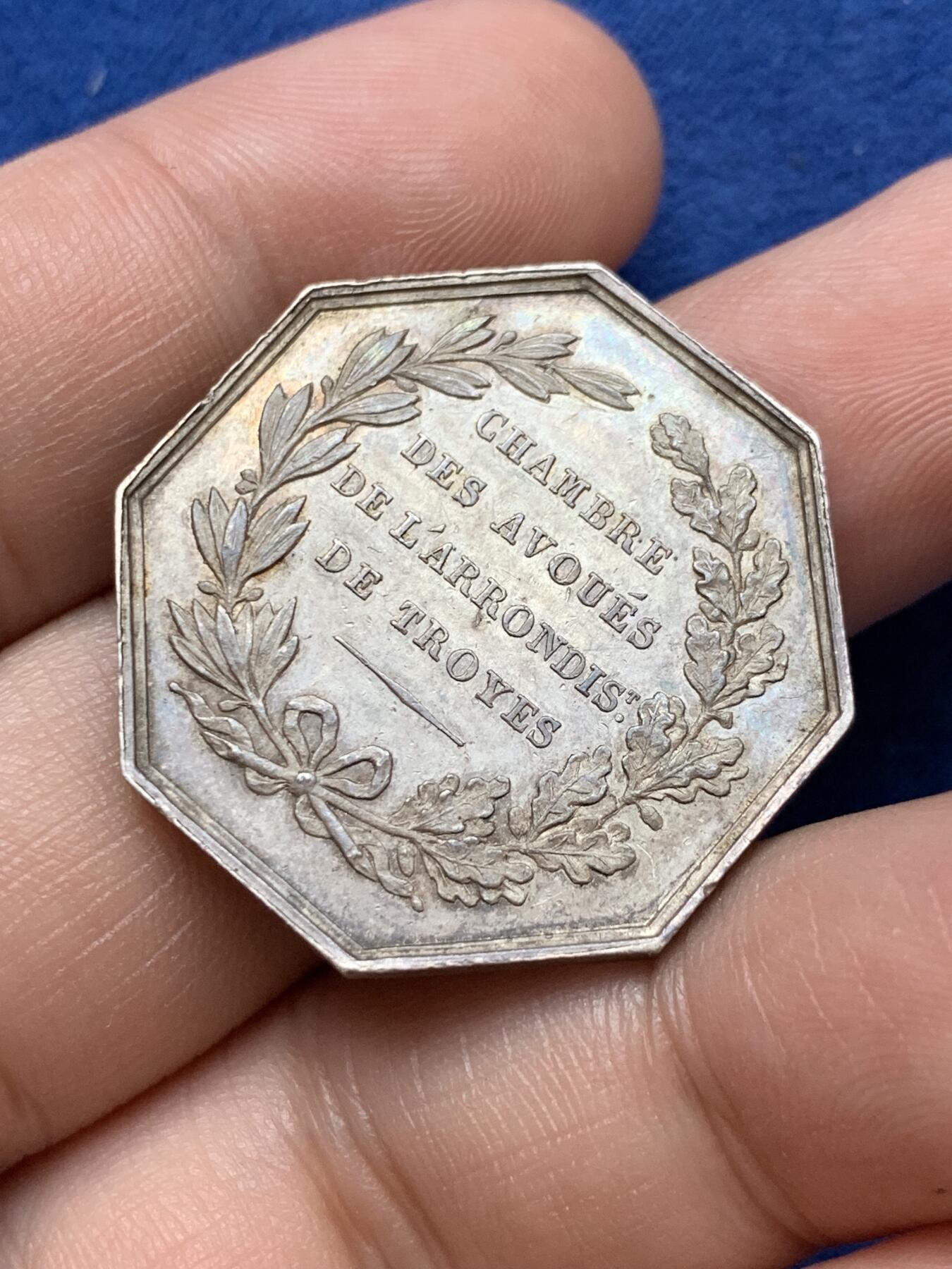 《竞宝斋》第291场- 周日，周一，周二 3场连拍 （全场包邮） 法国特鲁瓦法令协会八角银质代币，13.51g，30.5mm，手指边铭