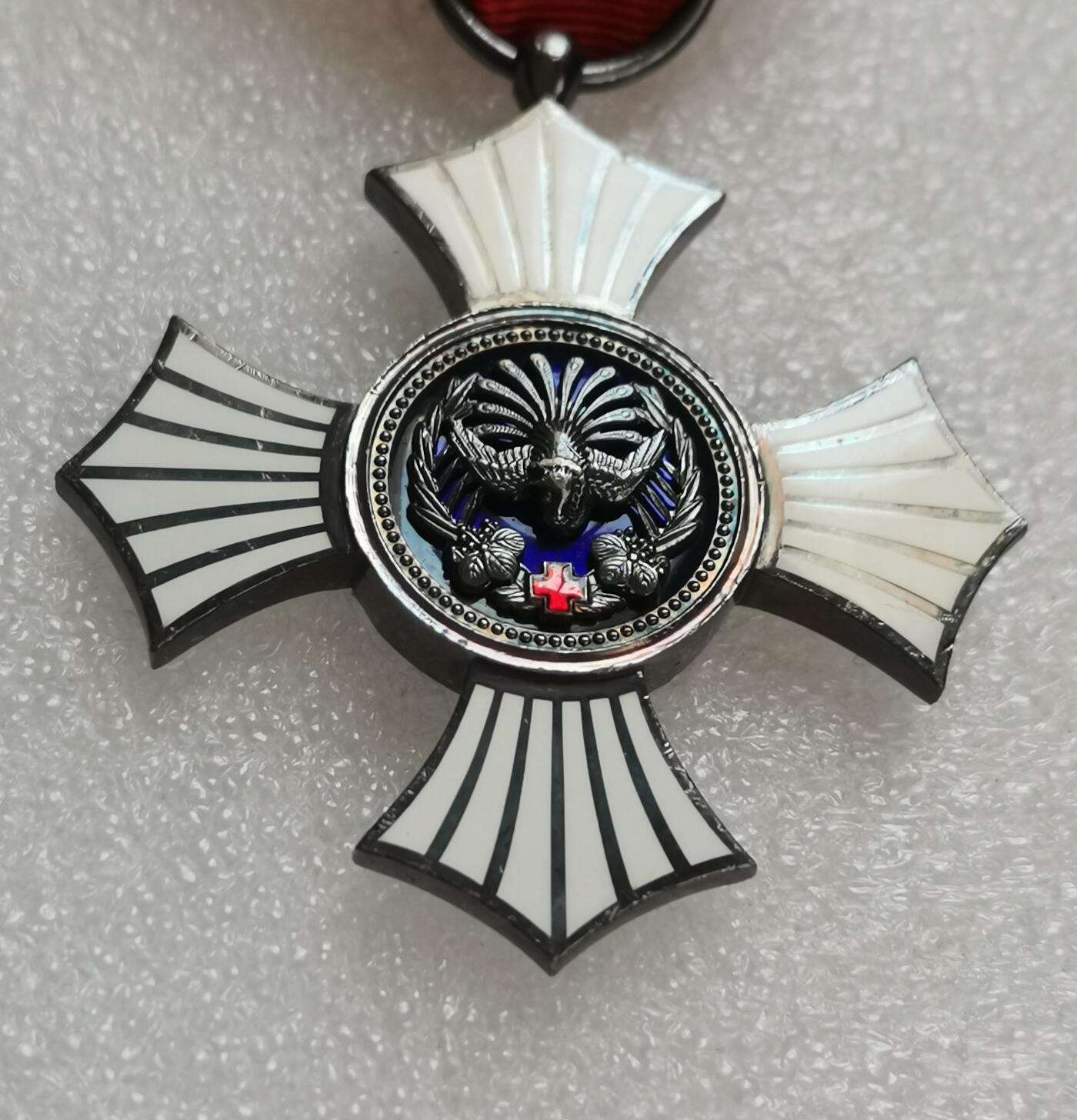 瓶子🏺第151期拍卖会  日本赤十字金色有功银质奖章  原盒  24克