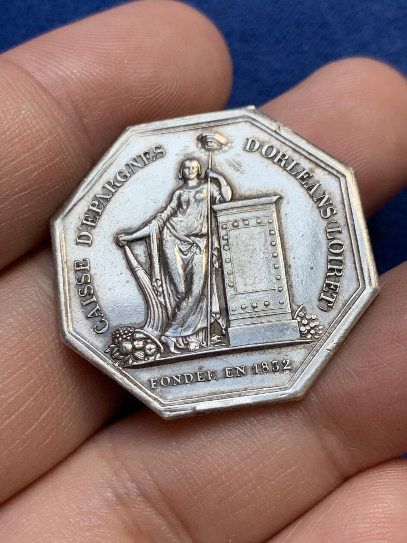 《竞宝斋》第291场- 周日，周一，周二 3场连拍 （全场包邮） 法国八角银质代币，奥尔良储蓄银行，12.16g，30.8mm，手指边铭