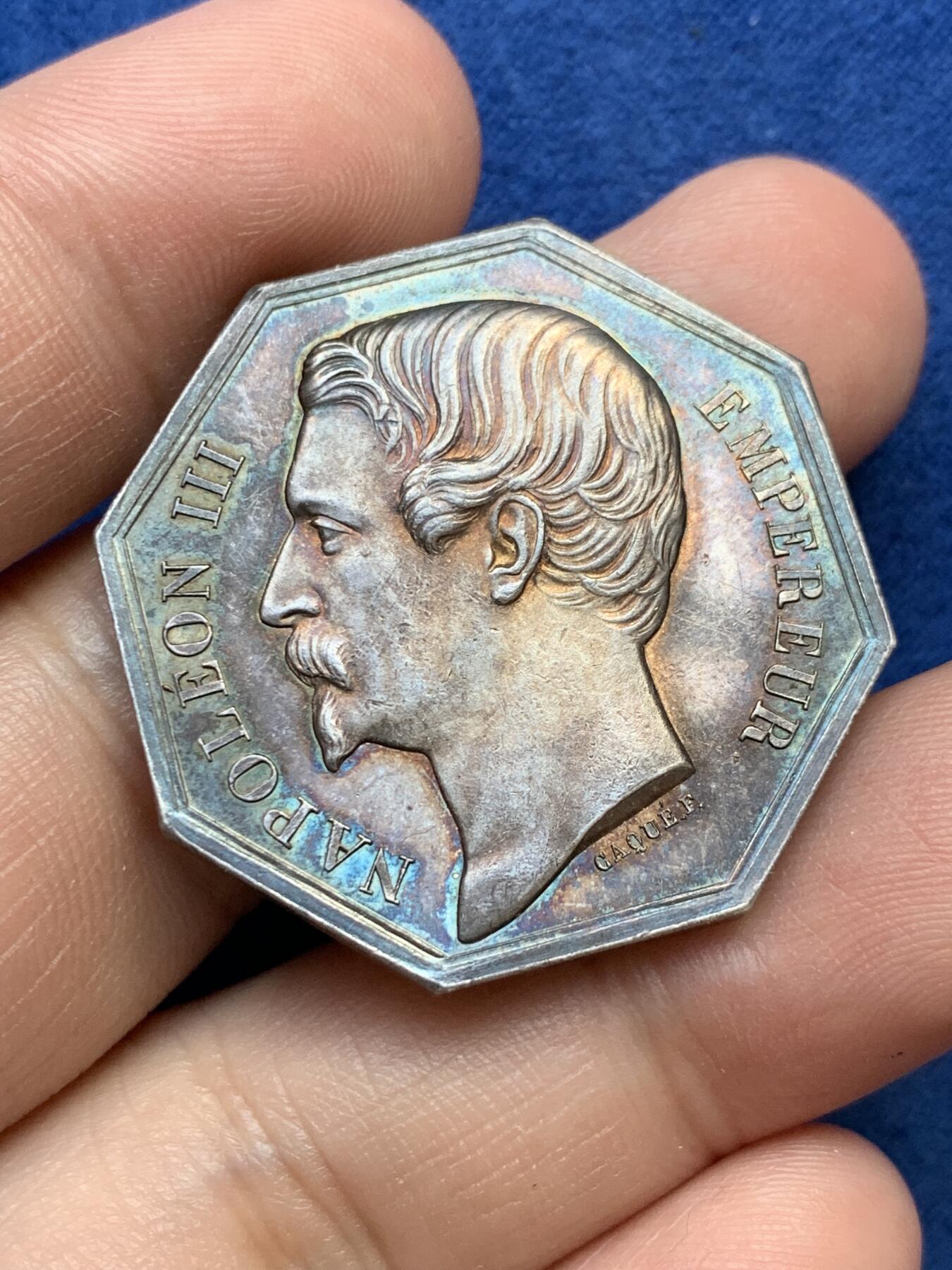 《竞宝斋》第291场- 周日，周一，周二 3场连拍 （全场包邮） 法国波尔多商会拿破仑三世头像八角银jeton，33.5mm，19.6克，1845-1860年 手指+ARGENT边铭