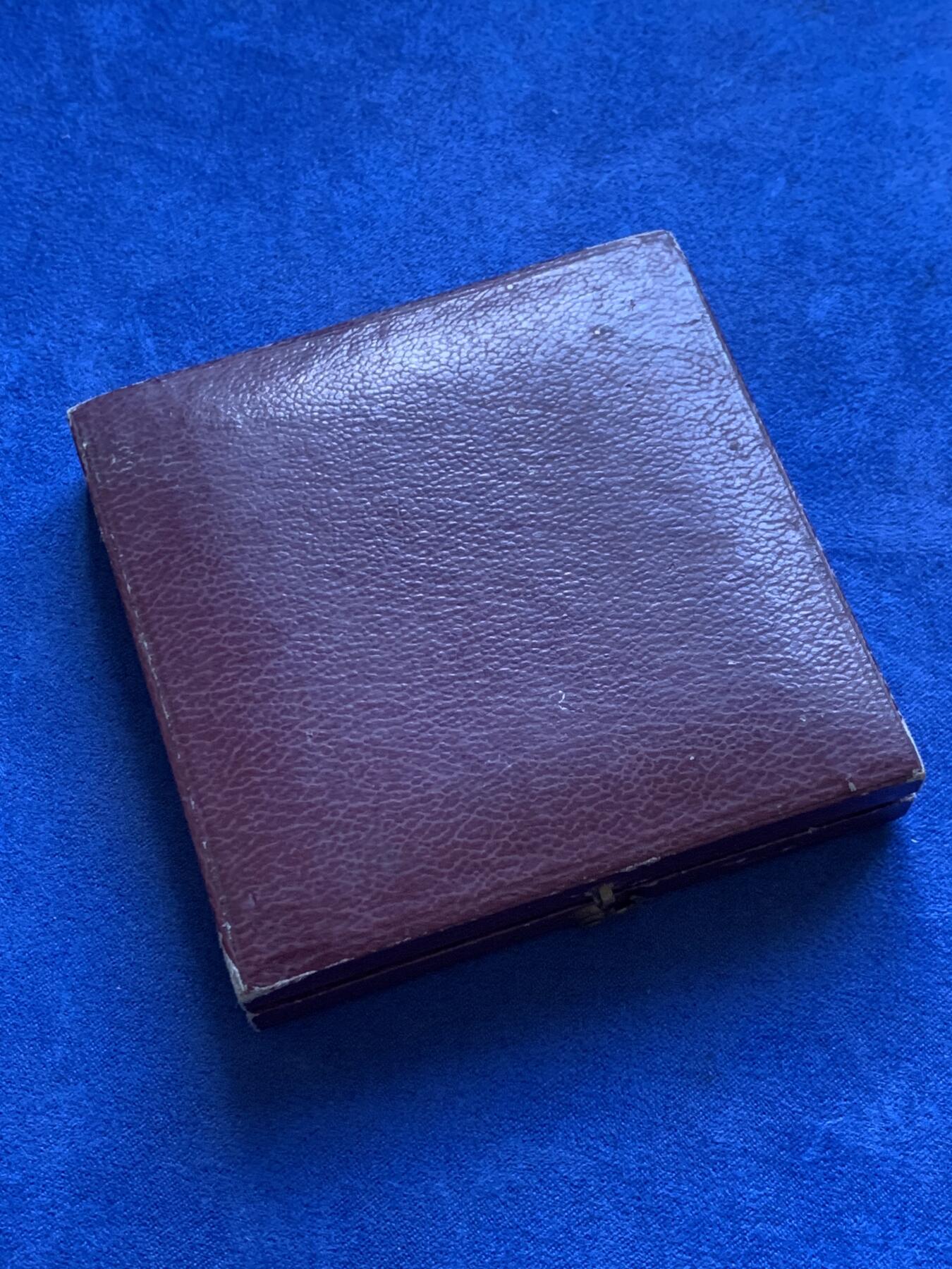 《竞宝斋》第291场- 周日，周一，周二 3场连拍 （全场包邮） 法国镀金大银章，大西洋邮政公司，168.73g，68.2mm，菱形+螃蟹ARGENT边铭，带原盒