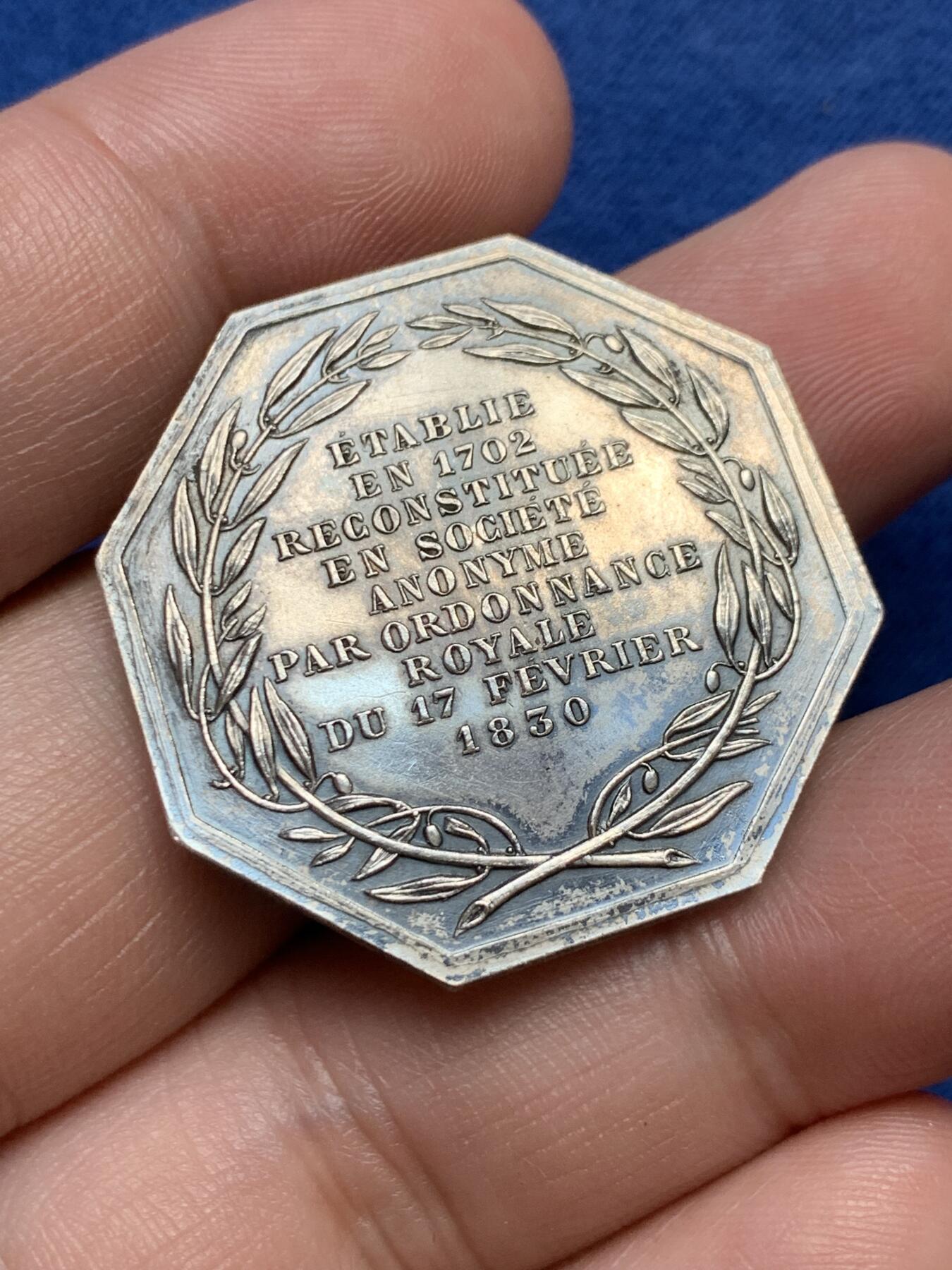 《竞宝斋》第291场- 周日，周一，周二 3场连拍 （全场包邮） 法国八角银章，圣戈班皇家制镜公司，17.43g，32.5mm，丰饶角2ARGENT边铭，魔镜魔镜谁最美