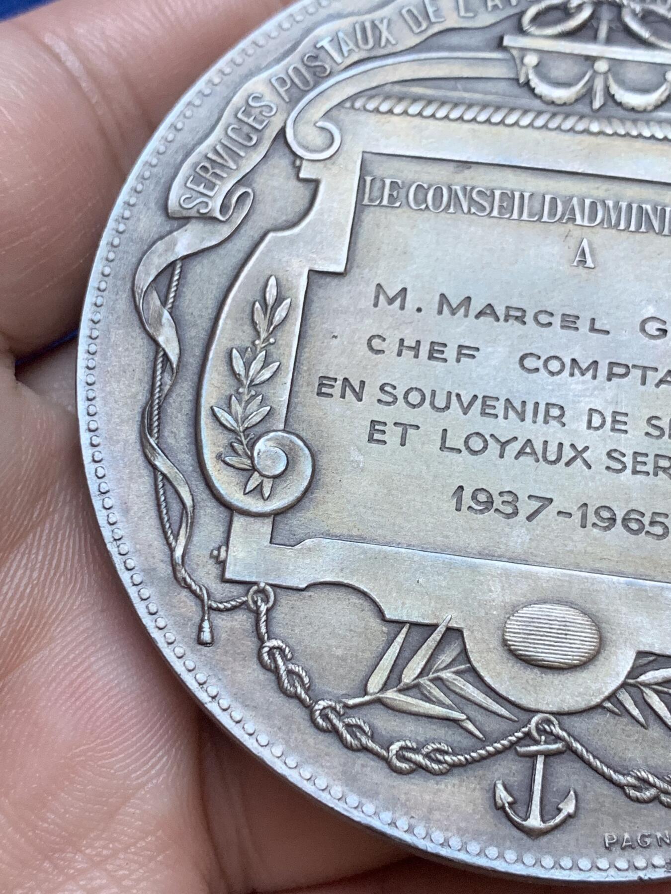 《竞宝斋》第291场- 周日，周一，周二 3场连拍 （全场包邮） 法国镀金大银章，大西洋邮政公司，168.73g，68.2mm，菱形+螃蟹ARGENT边铭，带原盒