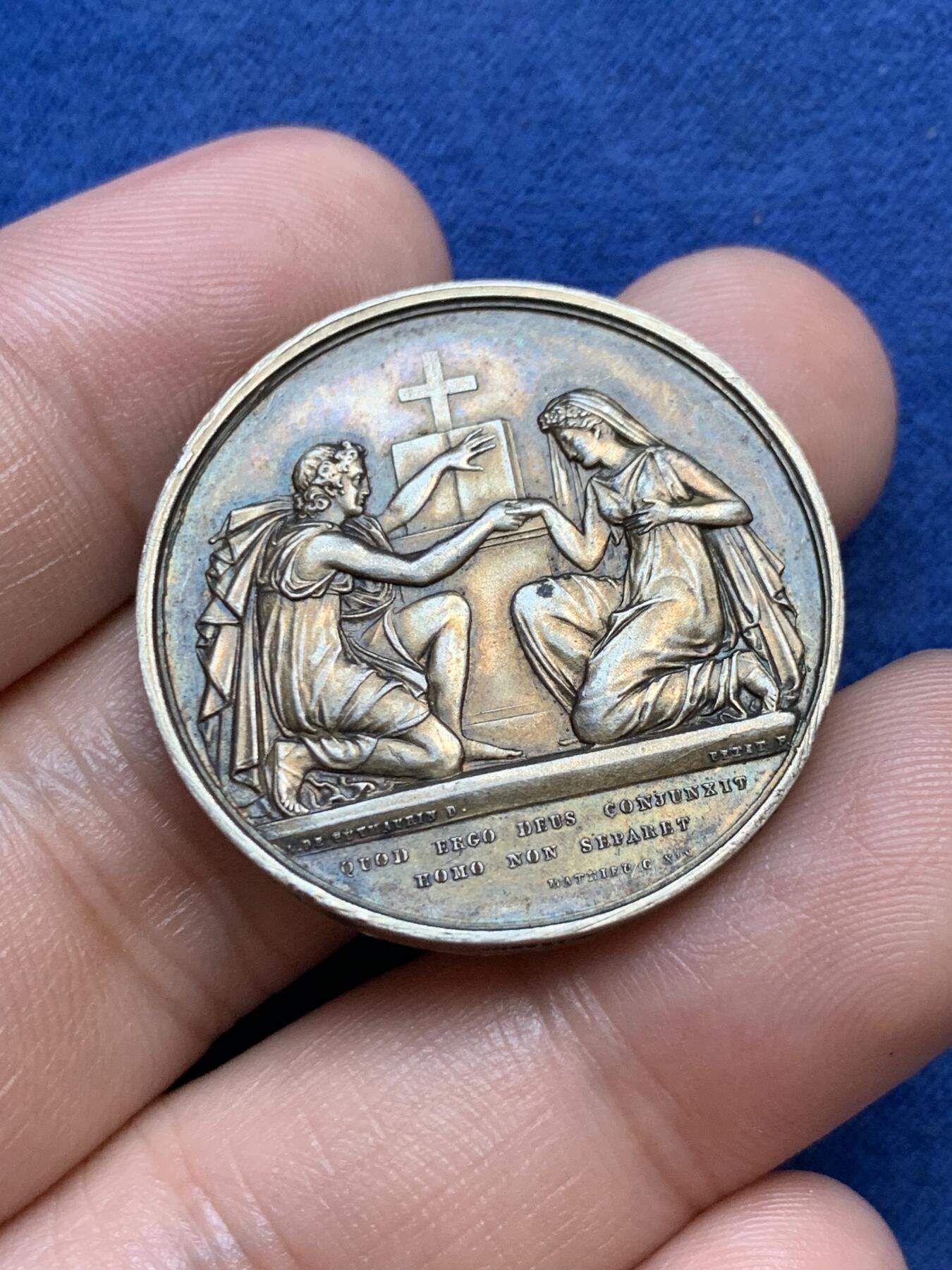 《竞宝斋》第291场- 周日，周一，周二 3场连拍 （全场包邮） 1854年法国婚姻纪念圆型银代币 手指铭 32mm 14.4g