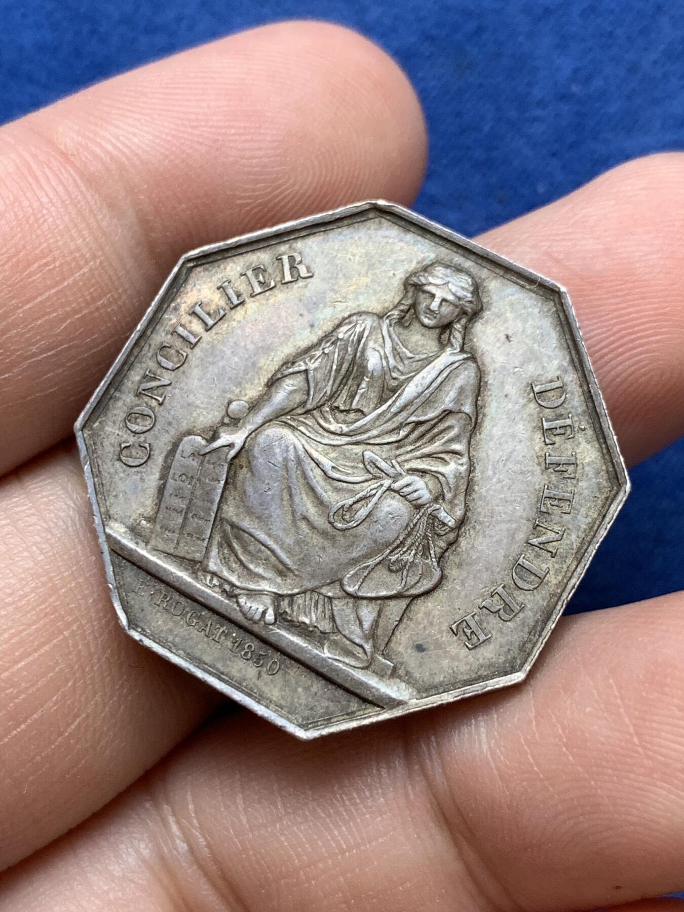 《竞宝斋》第291场- 周日，周一，周二 3场连拍 （全场包邮） 法国特鲁瓦法令协会八角银质代币，13.51g，30.5mm，手指边铭