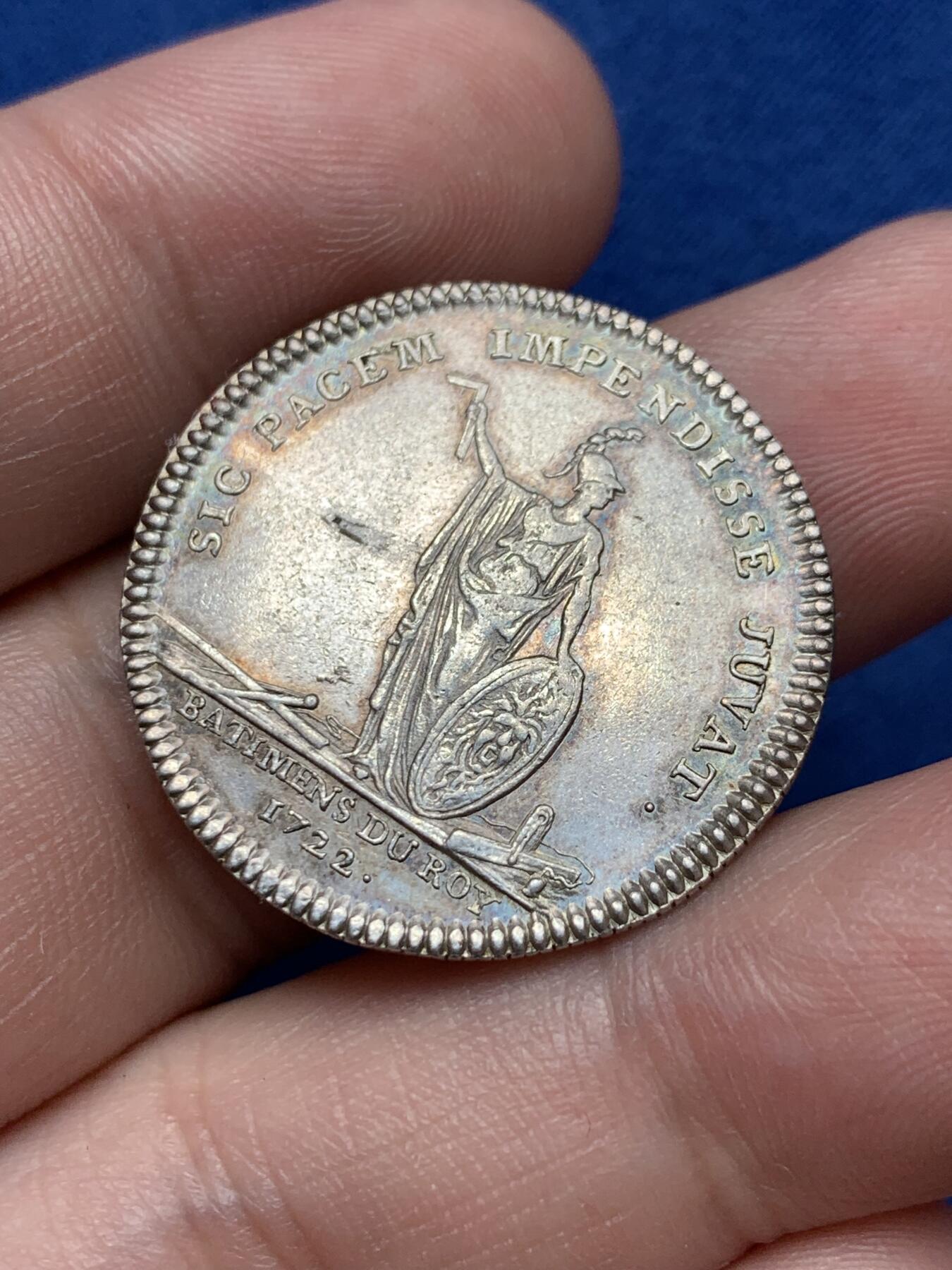 《竞宝斋》第291场- 周日，周一，周二 3场连拍 （全场包邮） 法国1722年战争与和平银质代币，铭文：如果想和平，就发动战争，路易十五少见头像，7.85g，29.3mm