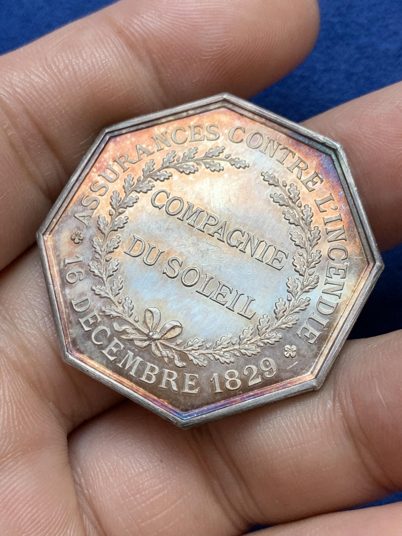 《竞宝斋》第291场- 周日，周一，周二 3场连拍 （全场包邮） 法国1829年太阳消防保险公司八角银jeton，36.3mm，18.7克，丰饶角+ARGENT边铭，包浆极美，人脸清晰