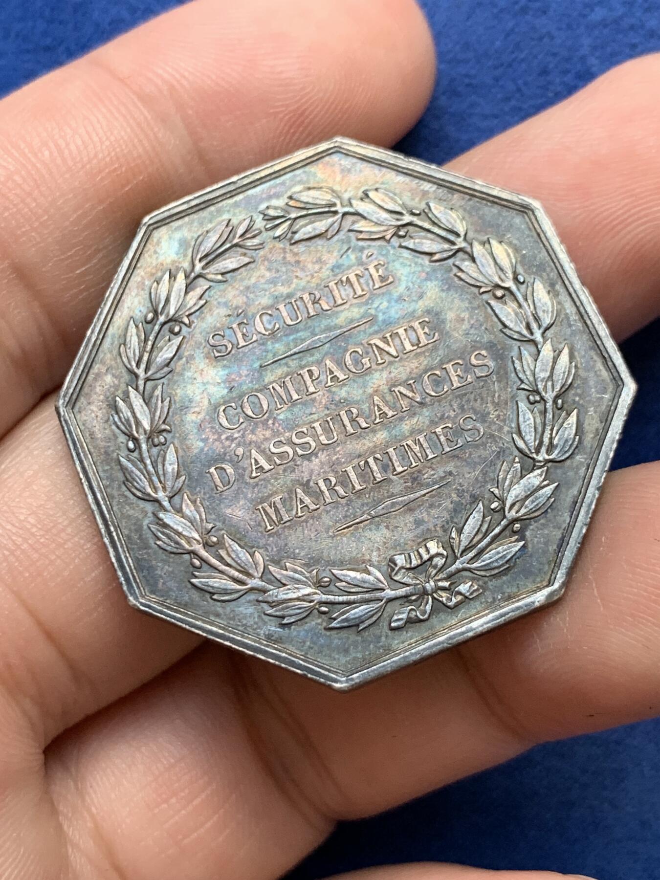 《竞宝斋》第291场- 周日，周一，周二 3场连拍 （全场包邮） 法国八角银质代币，海上保险公司，19.28g，36.3mm，手指边铭