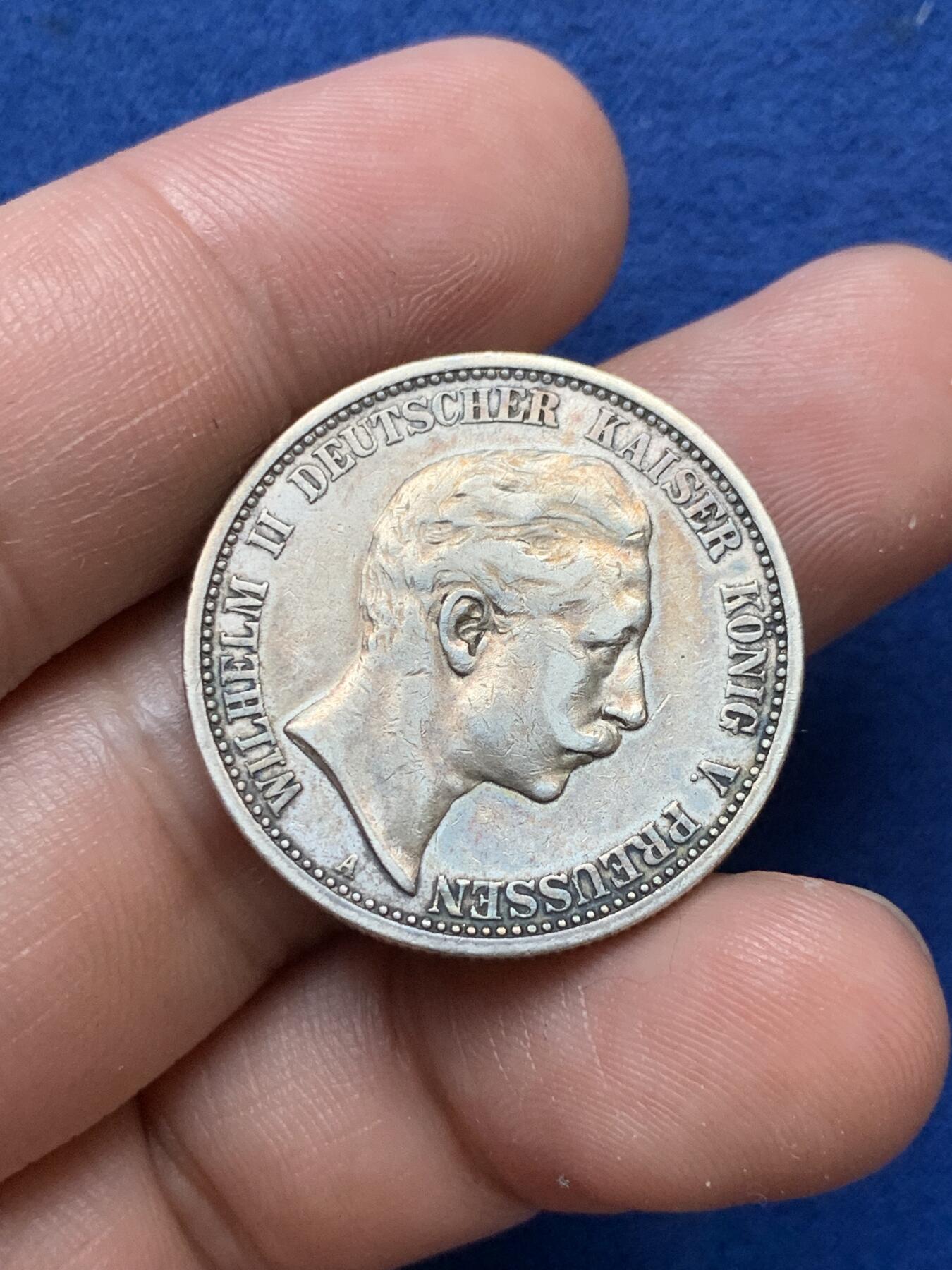 《竞宝斋》第290场- 周日，周一，周二 3场连拍 （全场包邮） 德国 1904年 普鲁士 威廉二世 流通版 2马克 银币 XF-AU品相 淡黄彩