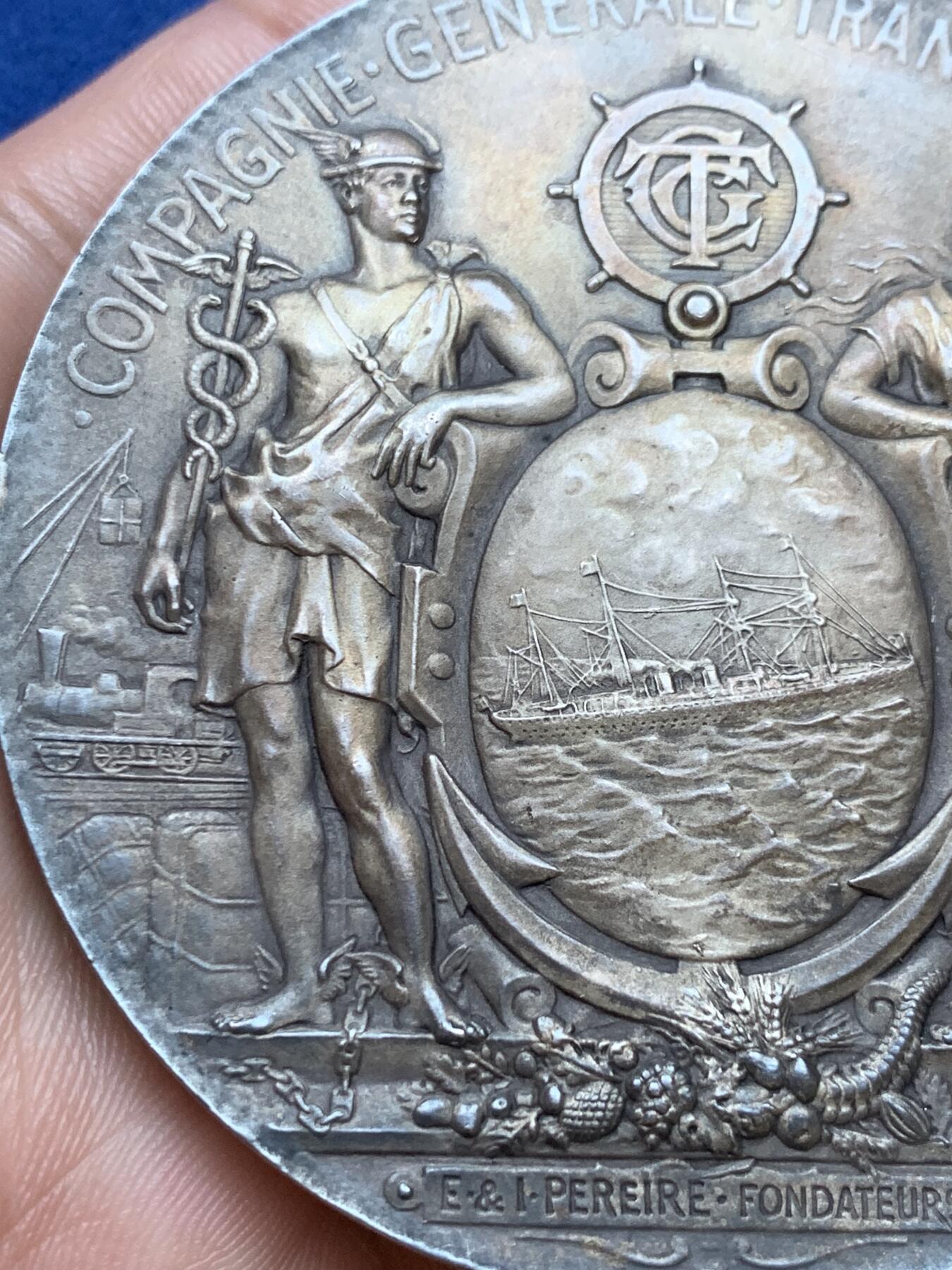 《竞宝斋》第291场- 周日，周一，周二 3场连拍 （全场包邮） 法国镀金大银章，大西洋邮政公司，168.73g，68.2mm，菱形+螃蟹ARGENT边铭，带原盒