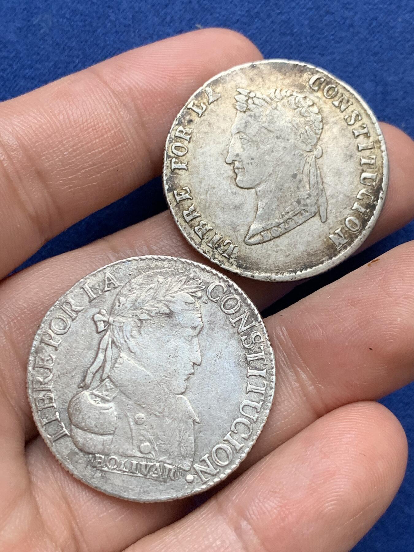 《竞宝斋》第290场- 周日，周一，周二 3场连拍 （全场包邮） 两枚一组 玻利维亚羊驼4索尔银币 南美解放者玻利瓦尔头像 两个版本