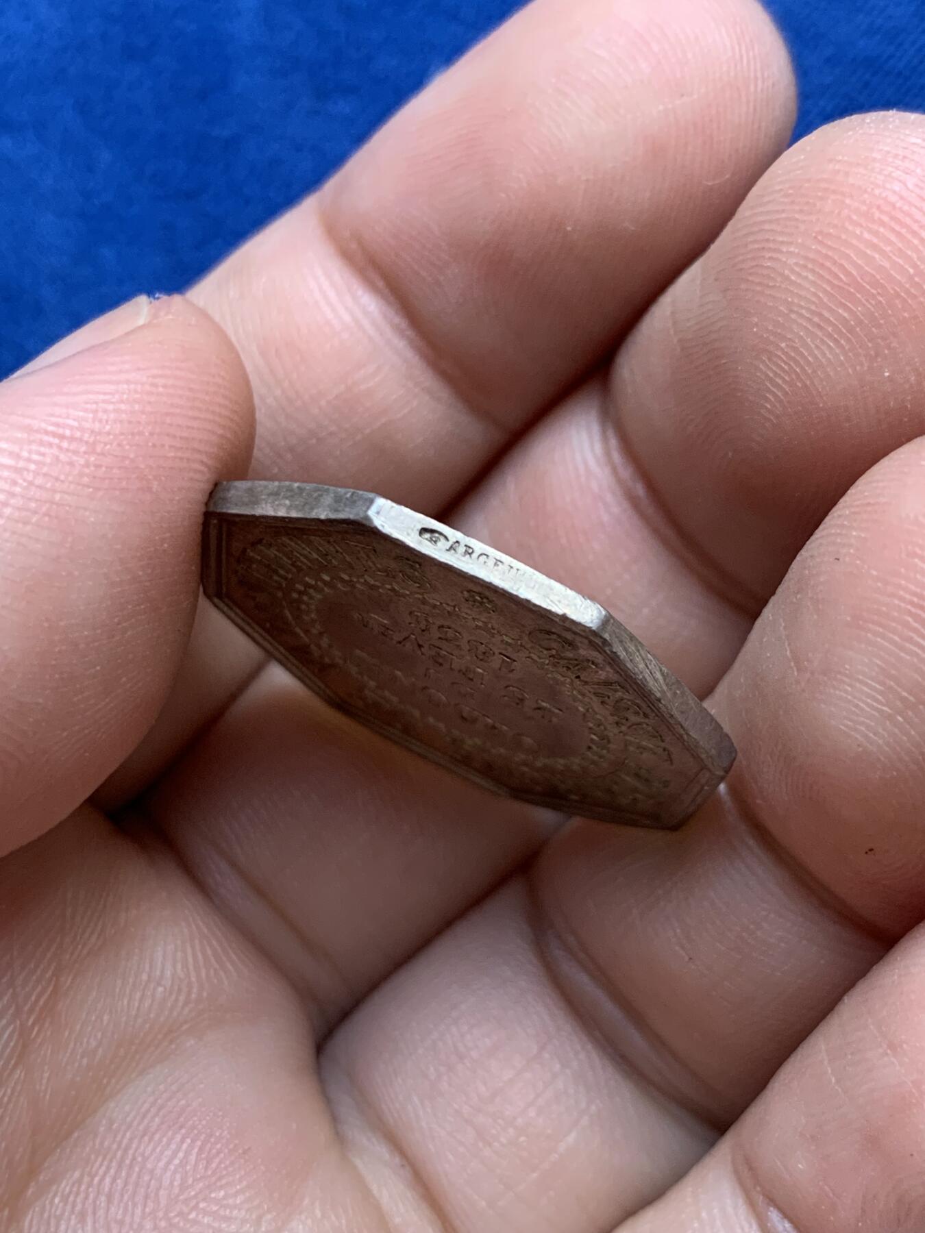 《竞宝斋》第291场- 周日，周一，周二 3场连拍 （全场包邮） 法国八角银章，瓦朗谢纳储蓄银行，10.09g，27.4mm，手指边铭