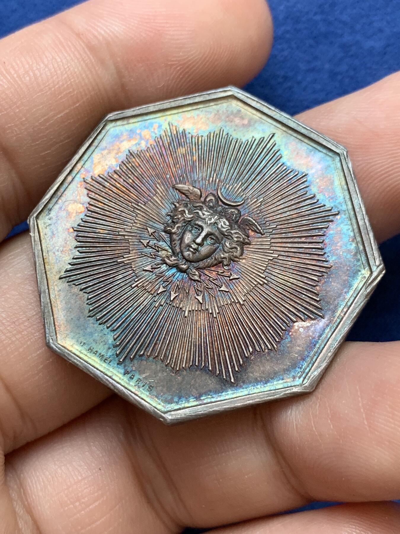 《竞宝斋》第291场- 周日，周一，周二 3场连拍 （全场包邮） 法国1829年太阳消防保险公司八角银jeton，36.3mm，18.7克，丰饶角+ARGENT边铭，包浆极美，人脸清晰