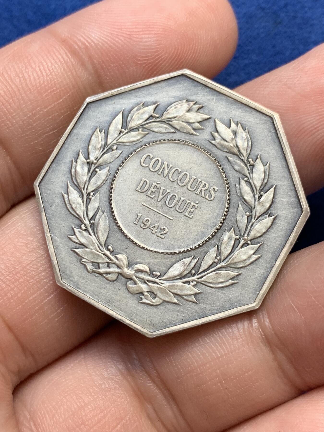 《竞宝斋》第291场- 周日，周一，周二 3场连拍 （全场包邮） 法国伯纳储蓄银行八角银jeton，32.9mm，15.27克，丰饶角2+ARTGENT边铭，含银80%