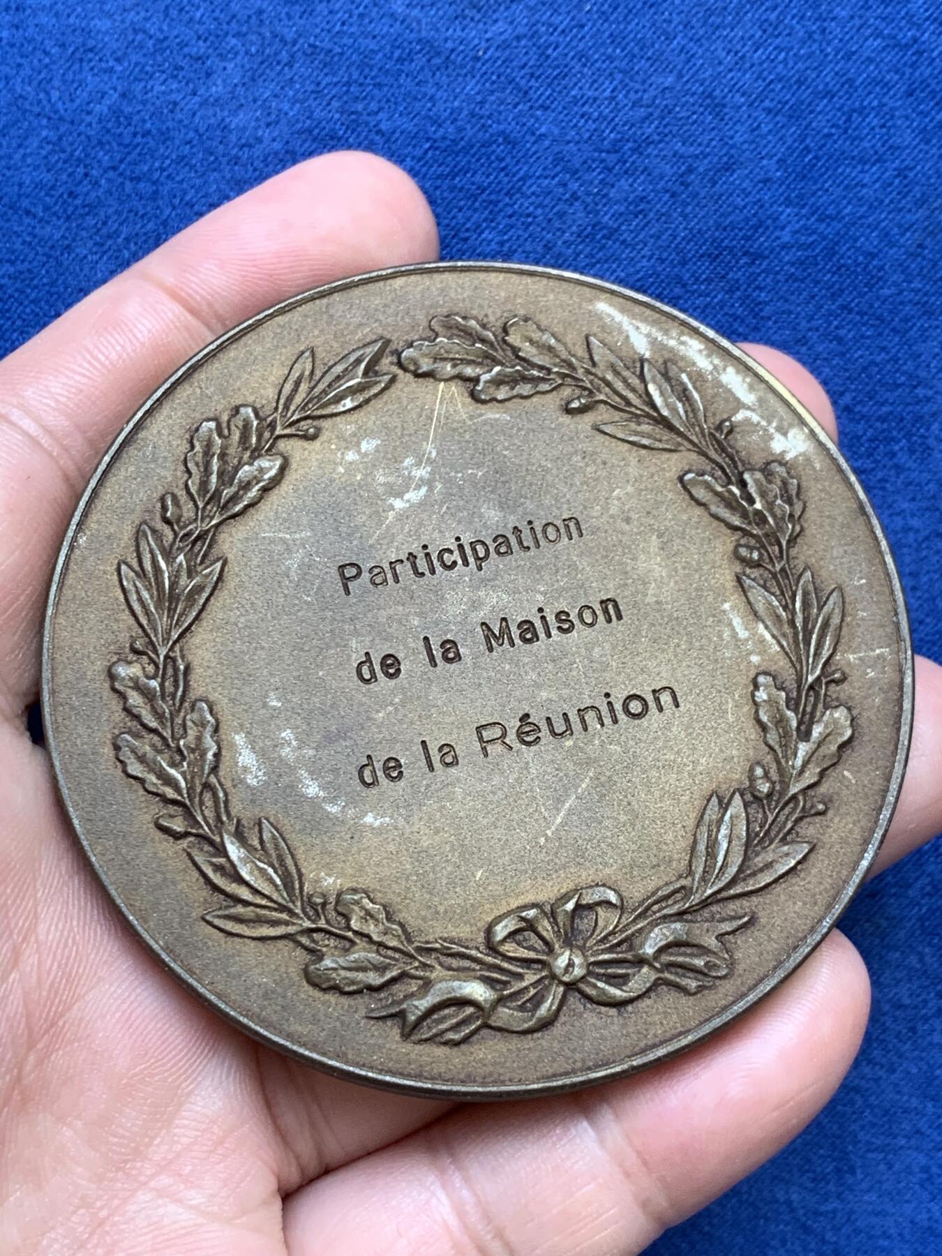 《竞宝斋》第291场- 周日，周一，周二 3场连拍 （全场包邮） 法国1974年巴黎博览会铜章，146.72g，69.3mm，无边铭