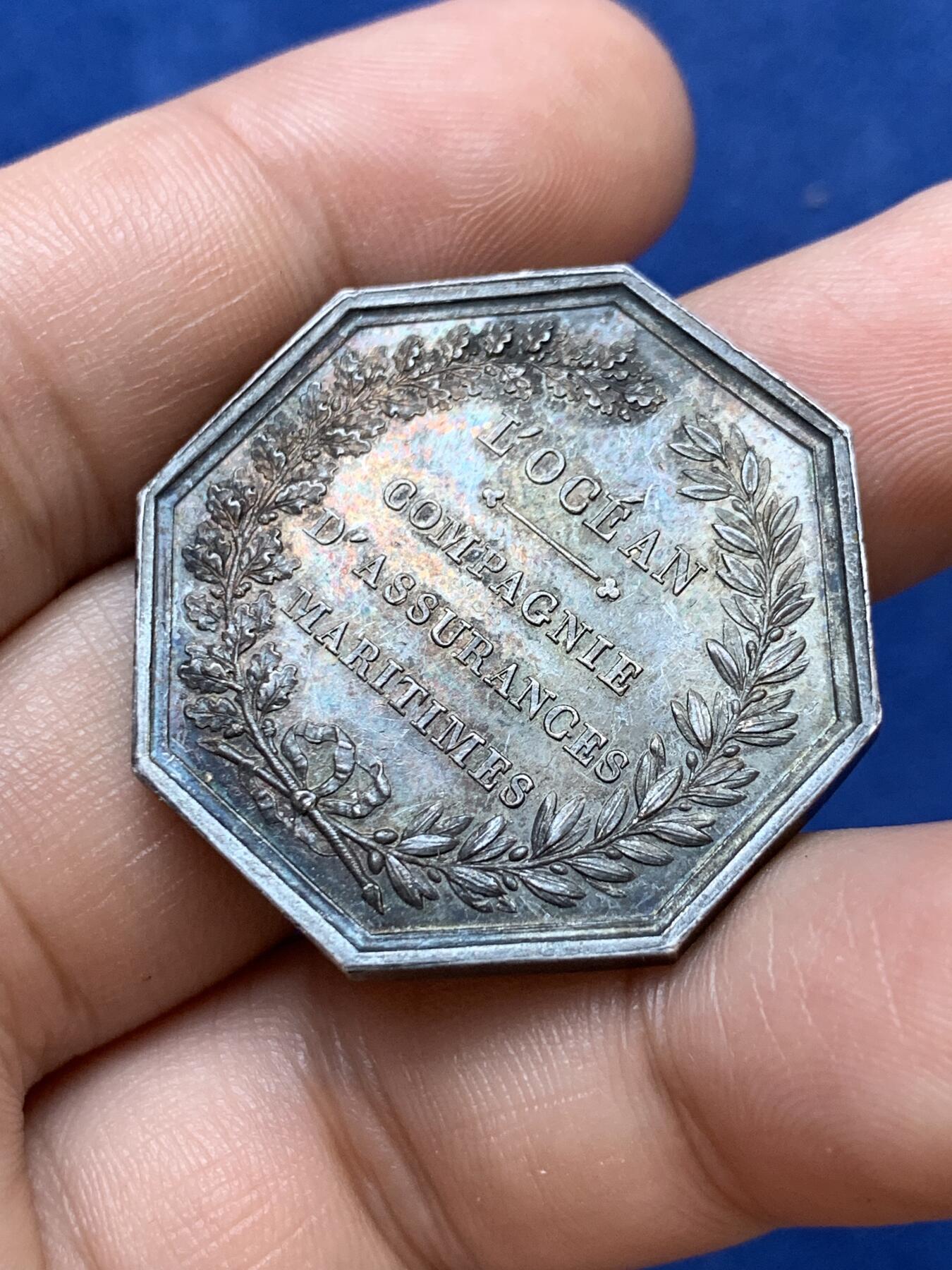 《竞宝斋》第291场- 周日，周一，周二 3场连拍 （全场包邮） 法国海王八角银质代币，海洋保险公司，欧洲窖藏酱彩包浆，17.00g，33.6mm，丰饶角边铭