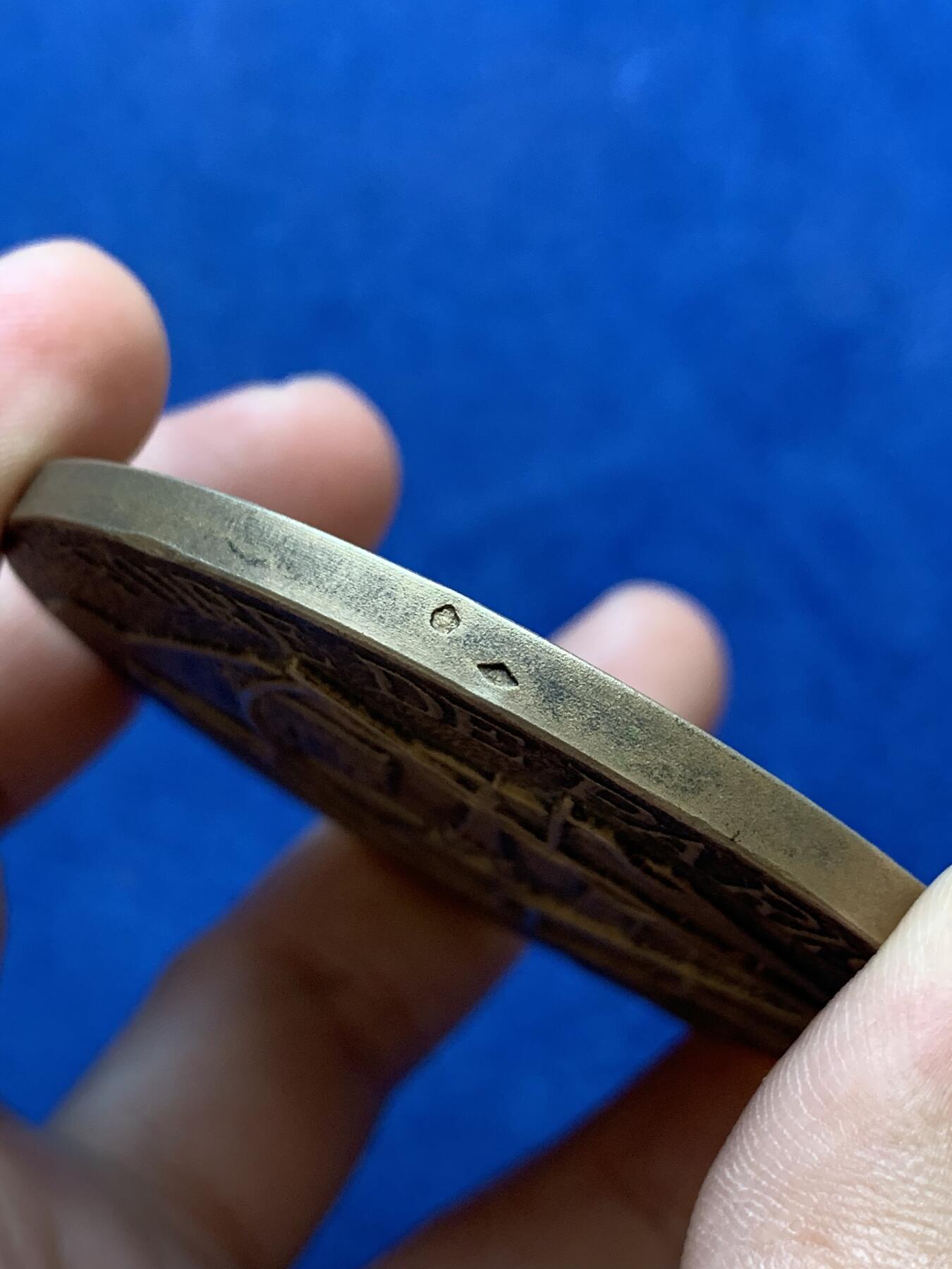 《竞宝斋》第291场- 周日，周一，周二 3场连拍 （全场包邮） 法国巴黎博览会大银章，174.49g，69mm，边铭：菱形+螃蟹